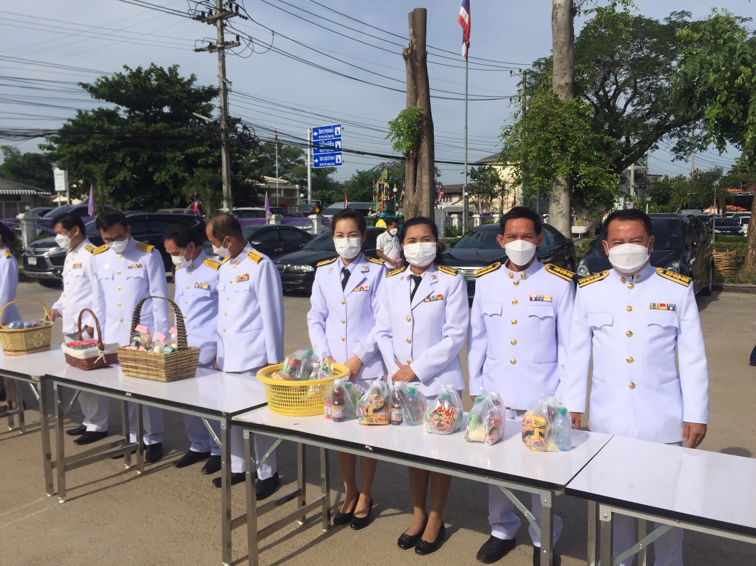 เมื่อวันที่ 3 มิถุนายน 2565 นางอรวรรณ รัตนจักร์ ผู้จัดการการประปาส่วนภูมิภาคสาขาเกาะคา มอบหมายให้ นางปวีณา ไชยนอก หัวหน้างานอำนวยการและพนักงานในสังกัด เข้าร่วมพิธีเจริญพระพุทธมนต์และทำบุญตักบาตรข้าวสาร อาหารแห้ง แด่พระภิกษุสงฆ์ จำนวน 9 รูป เนื่องในโอกาสวันเฉลิมพระชนมพรรษา สมเด็จพระนางเจ้าฯ พระบรมราชินี ทรงเจริญพระชนมายุ 44 พรรษา ในวันที่ 3 มิถุนายน 2565 เพื่อเฉลิมพระเกียรติถวายเป็นพระราชกุศล ในวโรกาสอันเป็นมหามงคล