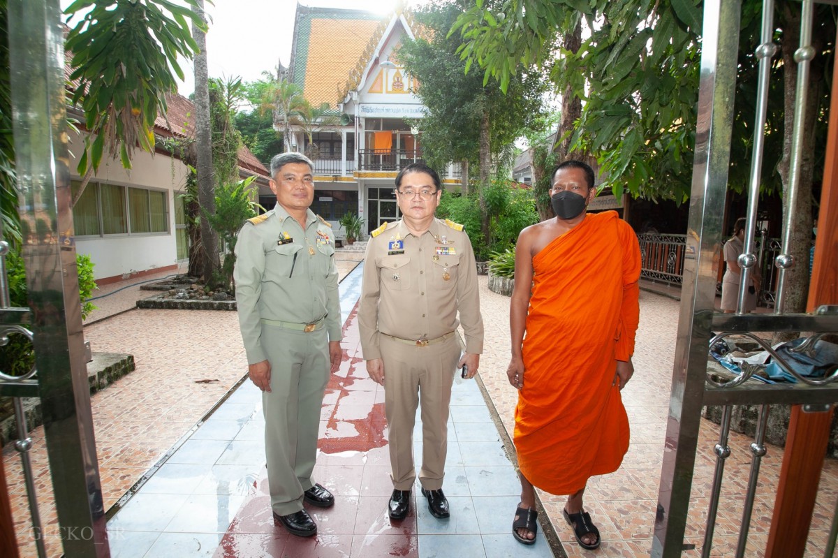ผู้อำนวยการการประปาส่วนภูมิภาคเขต 4ร่วมดูแลความก้าวหน้า ในการบูรณะวัดชุมพรรังสรรค์ จังหวัดชุมพร