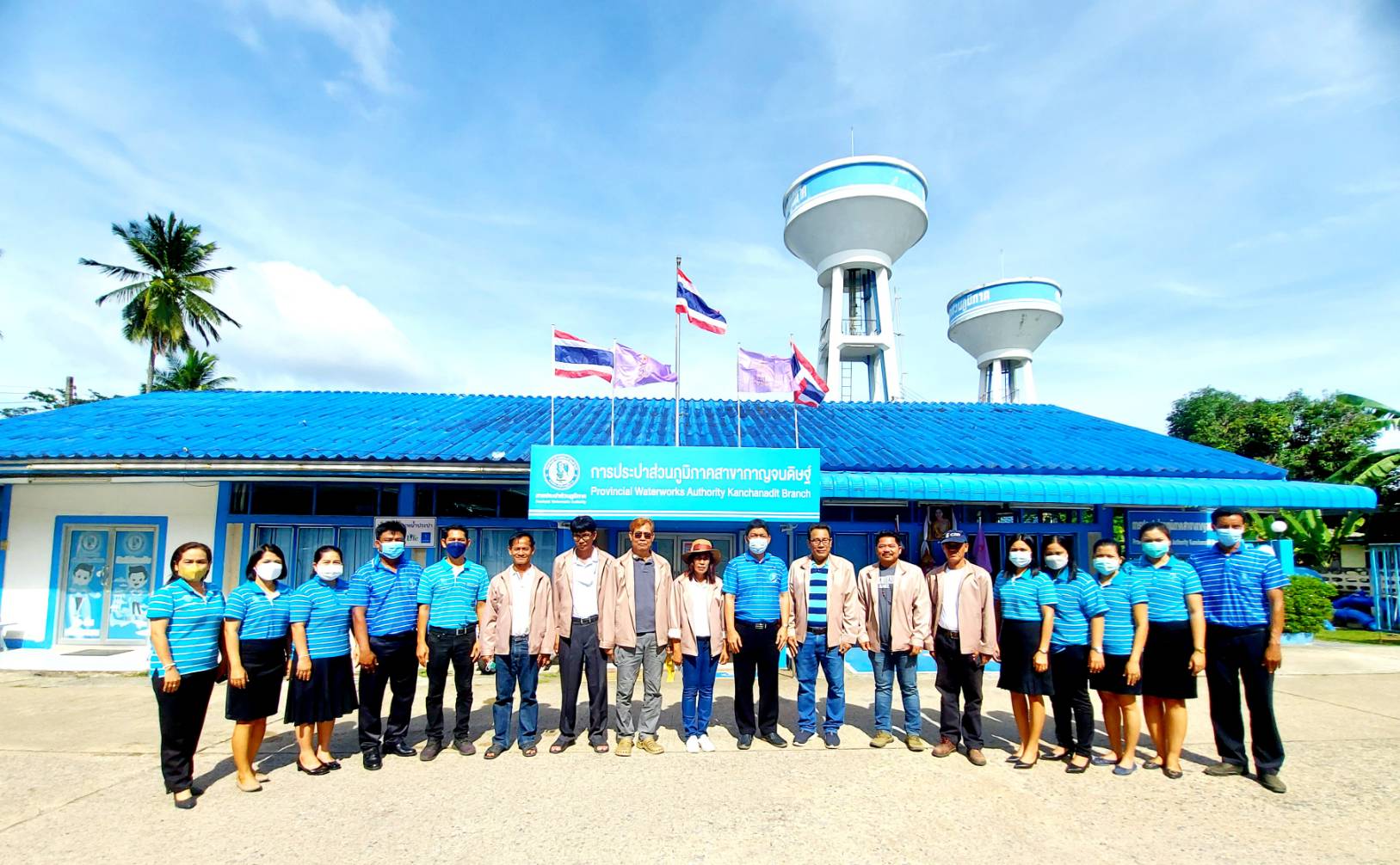 วันพฤหัสบดีที่ 2 มิถุนายน 2565 การประปาส่วนภูมิภาคสาขากาญจนดิษฐ์ โดยนายสุรพงศ์ สมหวัง ผู้จัดการ กปภ.สาขากาญจนดิษฐ์ และพนักงานในสังกัด ให้การต้อนรับคณะศึกษาดูงาน การบริหารจัดการด้านการประปาและรบบผลิตน้ำประปา จากการประปาหมู่บ้านเทพรักษา ตำบลหัวไทร อำเภอหัวไทร จังหวัดนครศรีธรรมราช เพื่อเยี่ยมชมการประปาส่วนภูมิภาคสาขากาญจนดิษฐ์ และปรึกษาพูดคุย ปัญหา ข้อเสนอแนะ เพื่อนำไปปรับใช้ในการบริหารจัดการระบบประปาหมู่บ้านเทพรักษา ตำบลหัวไทร อำเภอหัวไทร จังหวัดนครศรีธรรมราช ต่อไป
