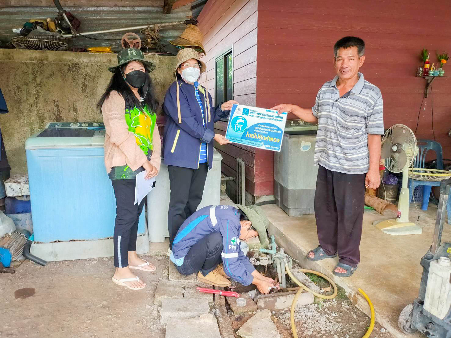 กปภ.สาขาตราด ให้บริการประชาชน ในโครงการ กปภ. อาสาดูแลประปาเพื่อปวงชน โดยมีการลงพื้นที่ให้บริการดูแลซ่อมแซมในพื้นที่จำหน่ายน้ำของ กปภ.สาขาตราดโดยไม่คิดค่าแรง