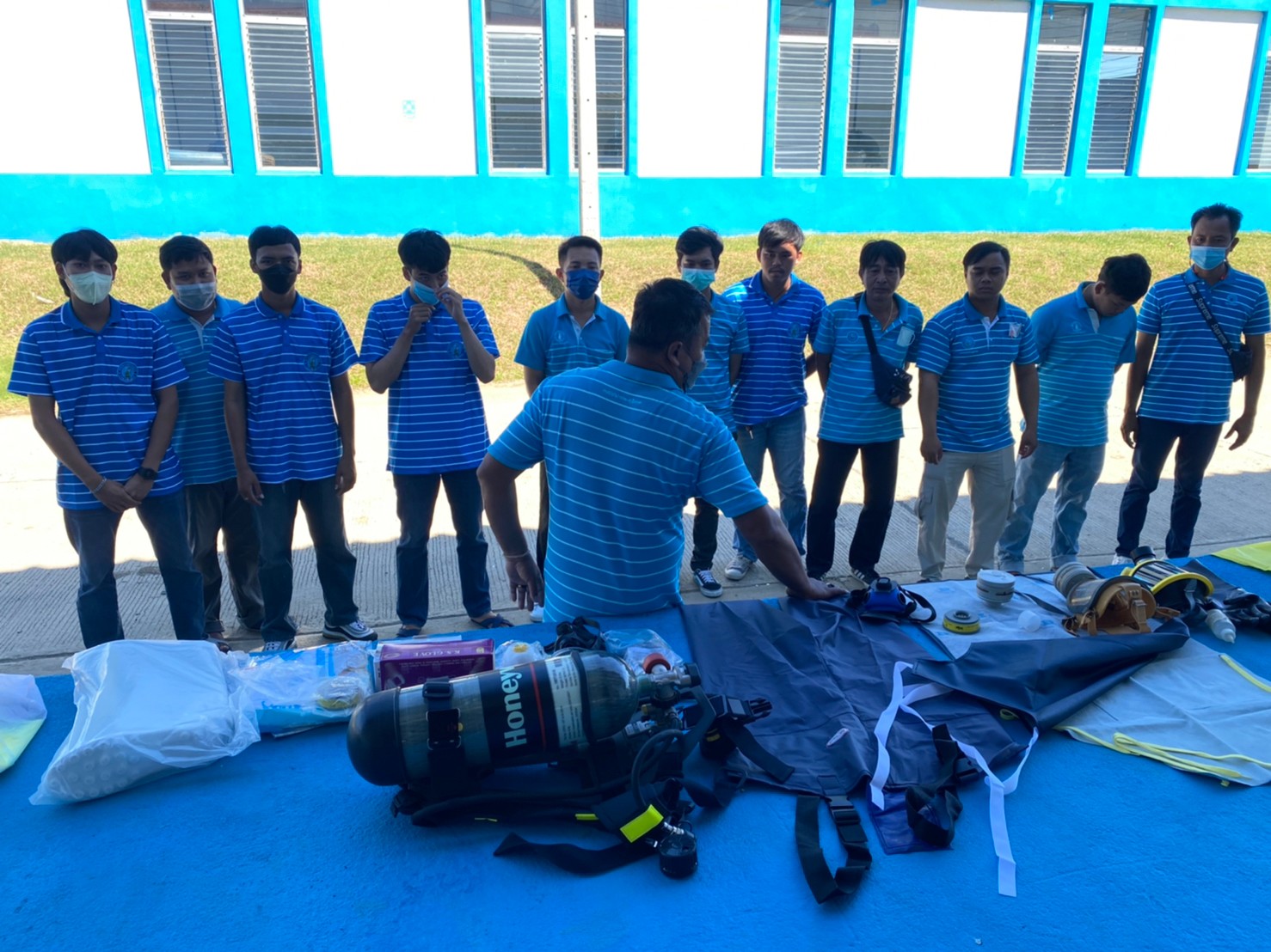 อบรมเชิงปฏิบัติการ On the job training ซักซ้อมการใช้อุปกรณ์ป้องกันส่วนบุคคล(PPE)