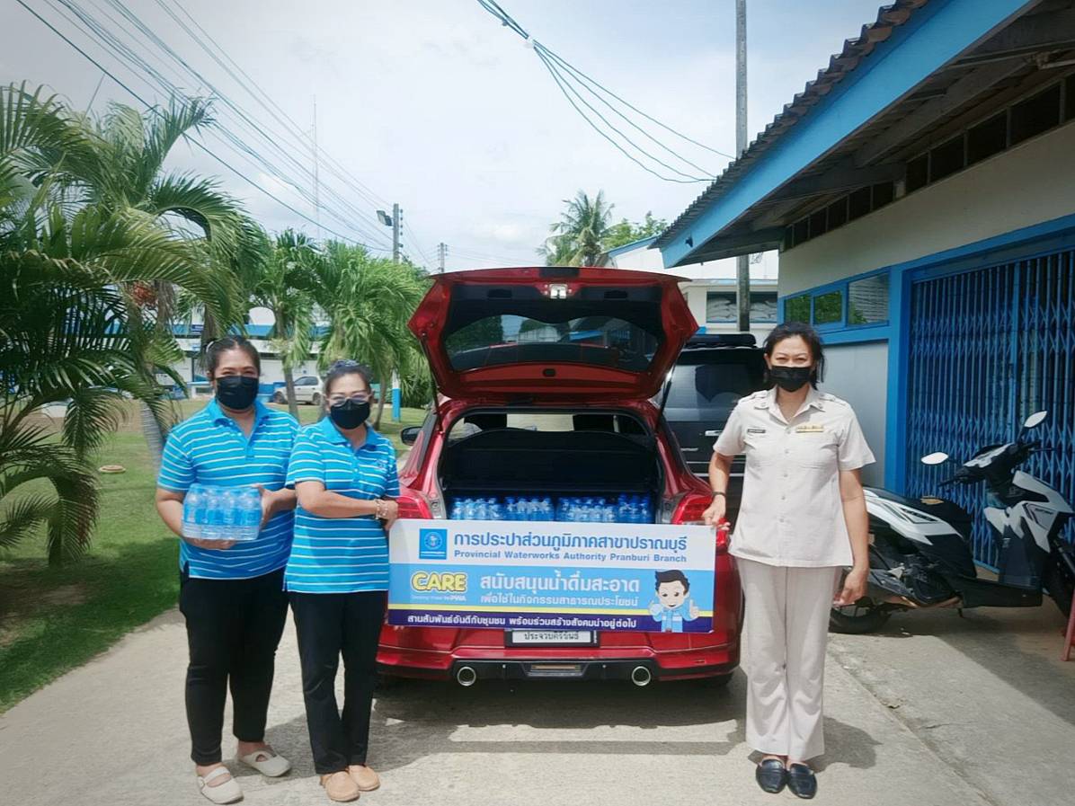 กปภ.สาขาปราณบุรี มอบน้ำดื่มตราสัญญลักษณ์ ตามโครงการ CSR ให้กับสำนักงานเกษตรอำเภอปราณบุรี เพื่อประชาสัมพันธ์การจัดงานส่งเสริมการเกษตรกรของชุมชน