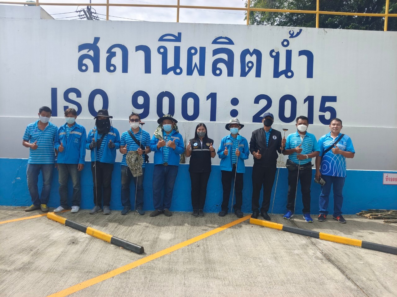 กปภ.สาขากาญจนบุรี ทำการสำรวจหาจุดรั่วไหลในเส้นท่อ