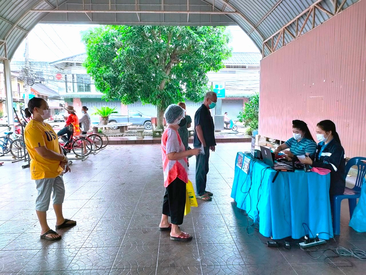 การประปาส่วนภูมิภาคสาขาไชยา ออกให้บริการรับชำระค่าน้ำนอกสถานที่ และรับคำขอติดตั้งประปานอกสถานที่ ณ ศาลาเอนกประสงค์ ต.ท่าชนะ อ.ท่าชนะ จ.สุราษฎร์ธานี เพื่อให้เกิดความคล่องตัว สะดวกสบายยิ่งขึ้น และเพื่อลดหนี้ค้างชำระของสาขาไชยา ตั้งแต่เวลา 08.30 - 12.00 น. ทั้งนี้ได้จัดกิจกรรมแจกของที่ระลึกให้แก่ลูกค้าที่ลงทะเบียนไลน์ @pwathailand เพื่ออำนวยความสะดวกให้ลูกค้าในการชำระค่าน้ำประปาผ่านช่องทางออนไลน์
