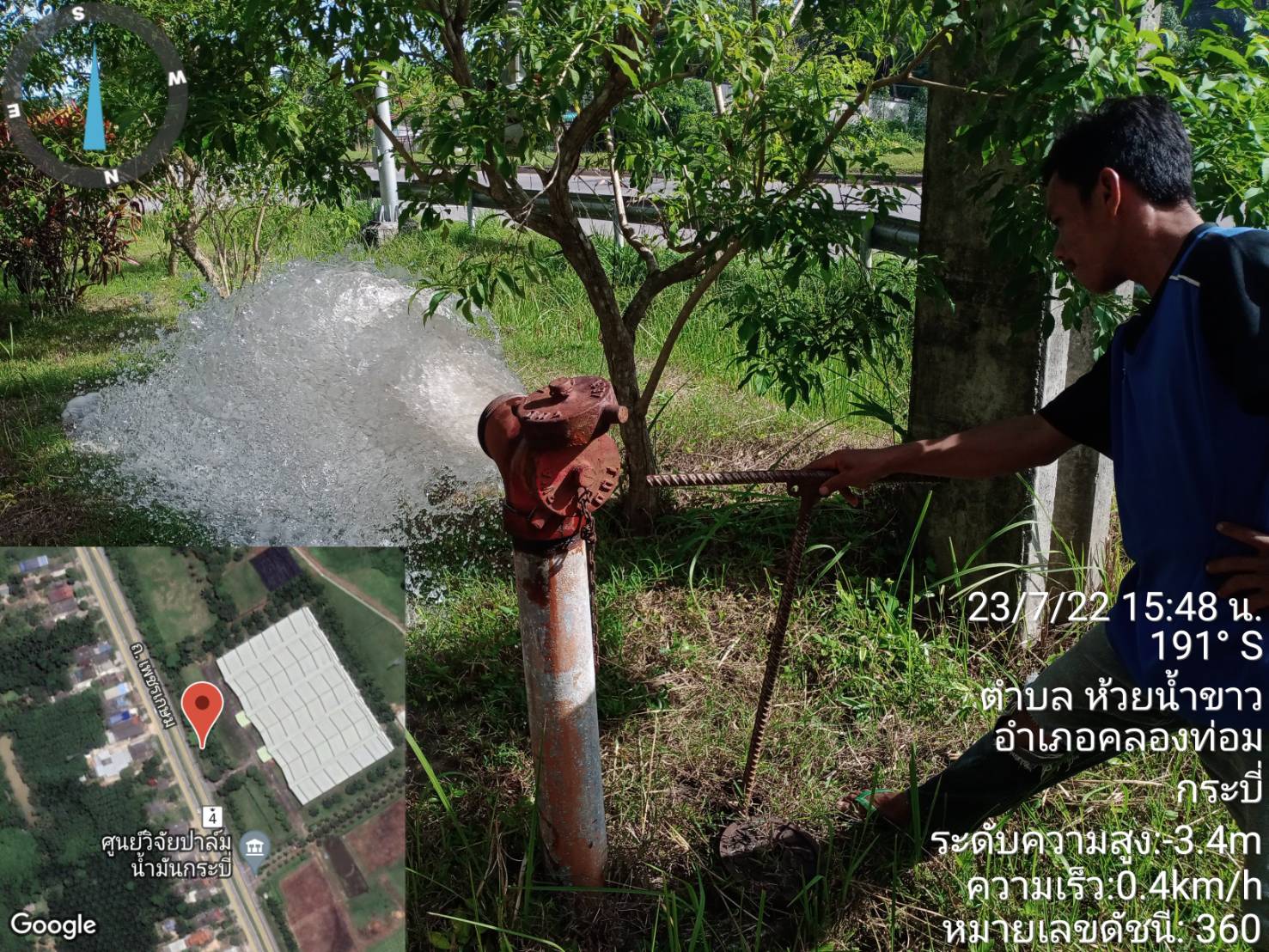การประปาส่วนภูมิภาคสาขาคลองท่อมเปิดล้างตะกอนระบายในเส้นท่อจ่ายน้ำ (Blow off) ผ่านหัวดับเพลิง พื้นที่ตำบลห้วยน้ำขาว