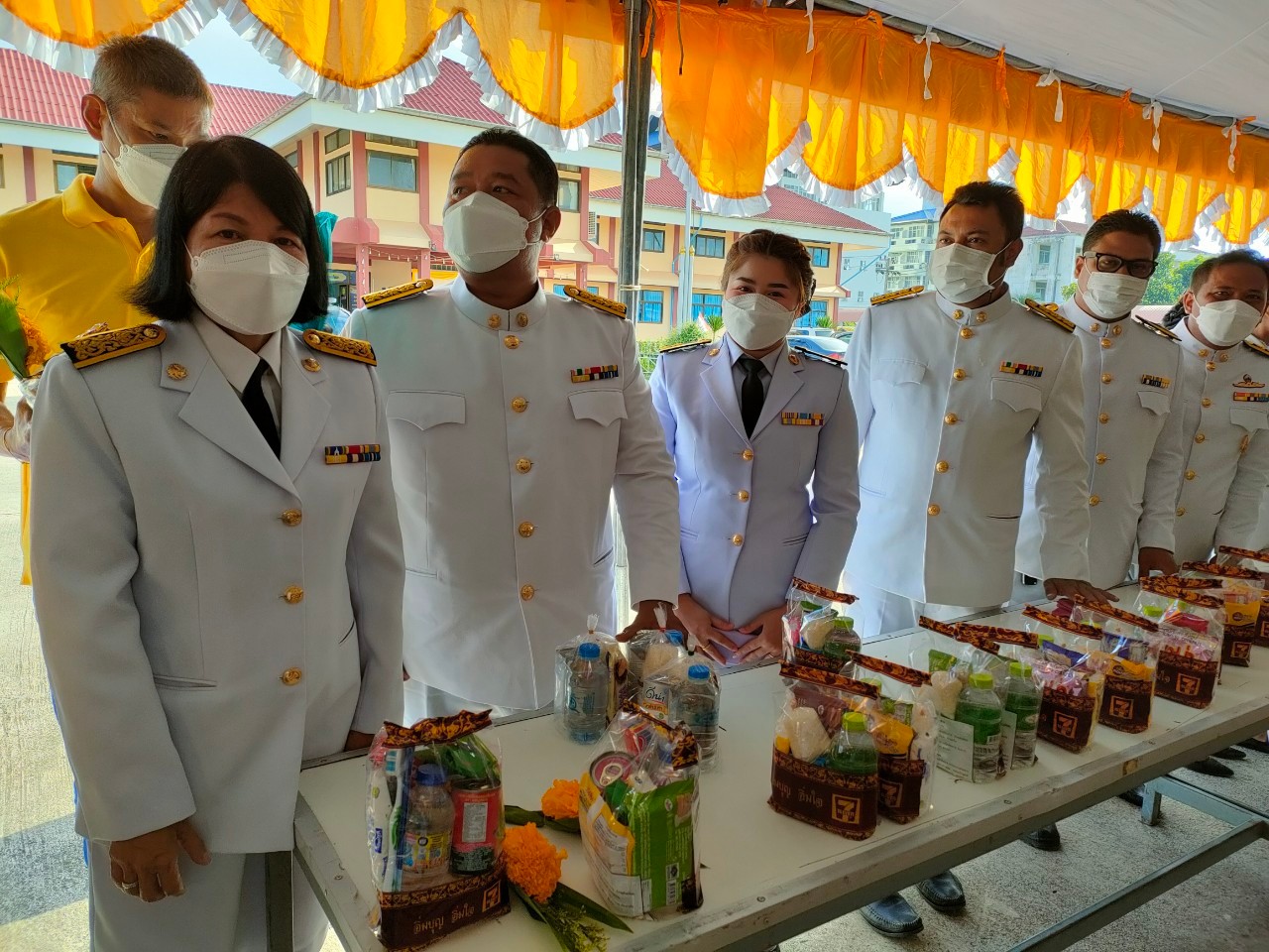 การประปาส่วนภูมิภาคสาขาไชยา ร่วมพิธีทำบุญตักบาตรข้าวสารอาหารแห้ง พระภิกษุสงฆ์ ถวายเป็นพระราชกุศล เนื่องในโอกาสวันเฉลิมพระชนมพรรษา พระบาทสมเด็จพระปรเมนทรรามาธิบดีศรีสินทรมหาวชิราลงกรณ พระวชิรเกล้าเจ้าอยู่หัว ด้วยความสำนึกในพระมหากรุณาธิคุณ และแสดงออกถึงความจงรักภักดี ณ ลานหน้าที่ว่าการอำเภอไชยา อ.ไชยา จ.สุราษฎร์ธานี