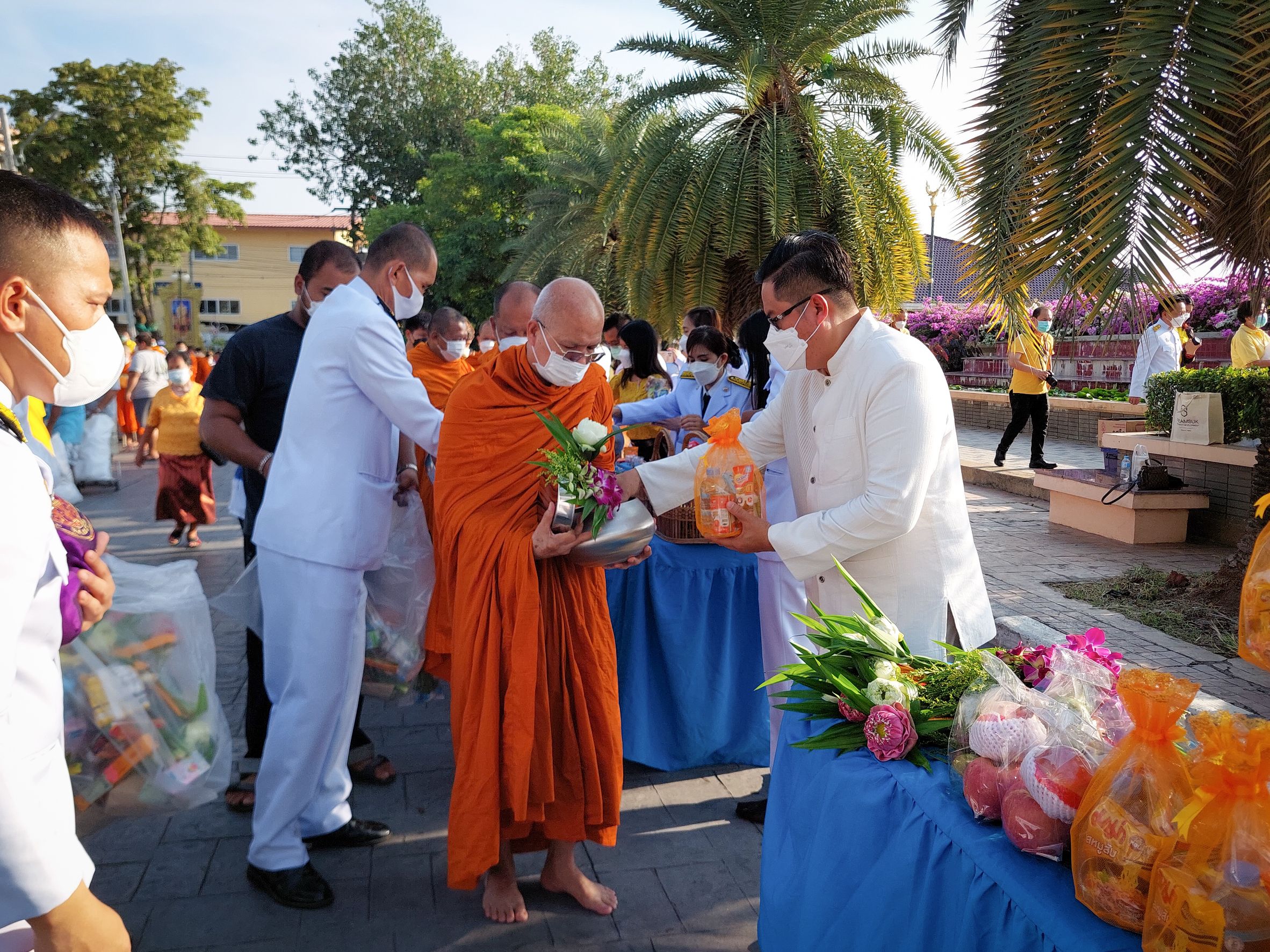 กปภ.สาขารังสิต(พ) ร่วมพิธีทำบุญตักบาตรและพิธีถวายสัตย์ปฏิญานเพื่อเป็นข้าราชการที่ดีและพลังของแผ่นดินเนื่องในโอกาสวันเฉลิมพระชนมพรรษาพระบาทสมเด็จพระเจ้าอยู่หัว 28 กรกฎาคม 2565