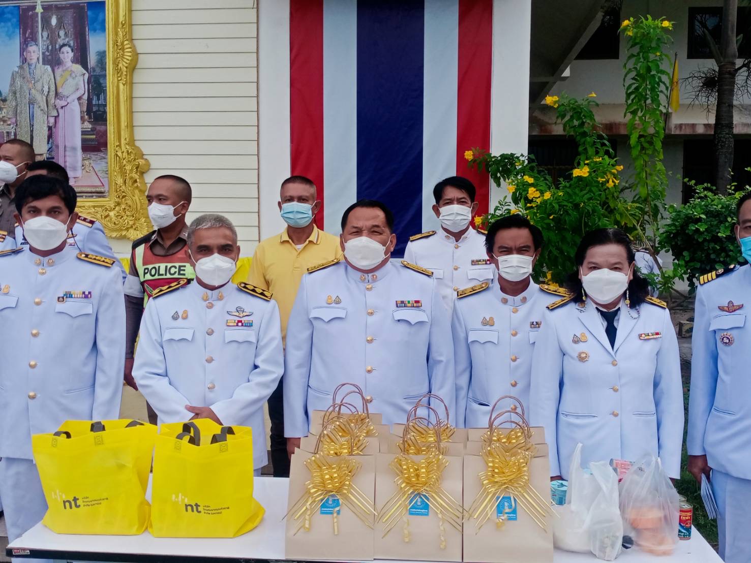 กปภ.สาขาเกาะพะงัน ร่วมตักบาตรอาหารแห้ง เฉลิมพระเกียรติพระบาทสมเด็จพระเจ้าอยู่หัว รัชกาลที่ 10
