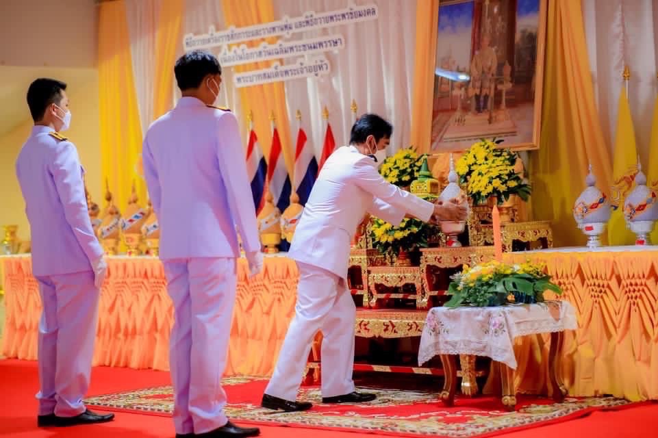 กปภ.สาขาเกาะพะงัน ร่วมพิธีถวายเครื่องราชสักการะ วางพานพุ่มและถวายพระพรชัยมงคล เนื่องในโอกาสมหามงคลเฉลิมพระชนมพรรษา 70 พรรษา พระบาทสมเด็จพระปรเมนทรรามาธิบดีศรีสินทรมหาวชิราลงกรณ พระวชิรเกล้าเจ้าอยู่หัว
