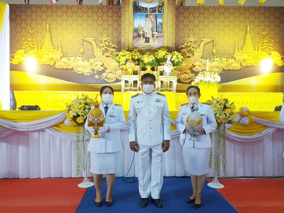 วันพฤหัสบดีที่ 28 กรกฎาคม 2565 กปภ.สาขากาญจนดิษฐ์ โดยนายสุรพงศ์ สมหวัง ผู้จัดการ กปภ.สาขากาญจนดิษฐ์ มอบหมายพนักงานในสังกัด ร่วมพิธีถวายเครื่องราชสักการะ วางพานพุ่มและถวายพระพรชัยมงคล เนื่องในโอกาสมหามงคลเฉลิมพระชนมพรรษา 70 พรรษา พระบาทสมเด็จพระปรเมนทรรามาธิบดีศรีสินทรมหาวชิราลงกรณ พระวชิรเกล้าเจ้าอยู่หัว 28 กรกฎาคม 2565 ณ ศาลาประชาคมที่ว่าการอำเภอกาญจนดิษฐ์   อำเภอกาญจนดิษฐ์  จังหวัดสุราษฎร์ธานี