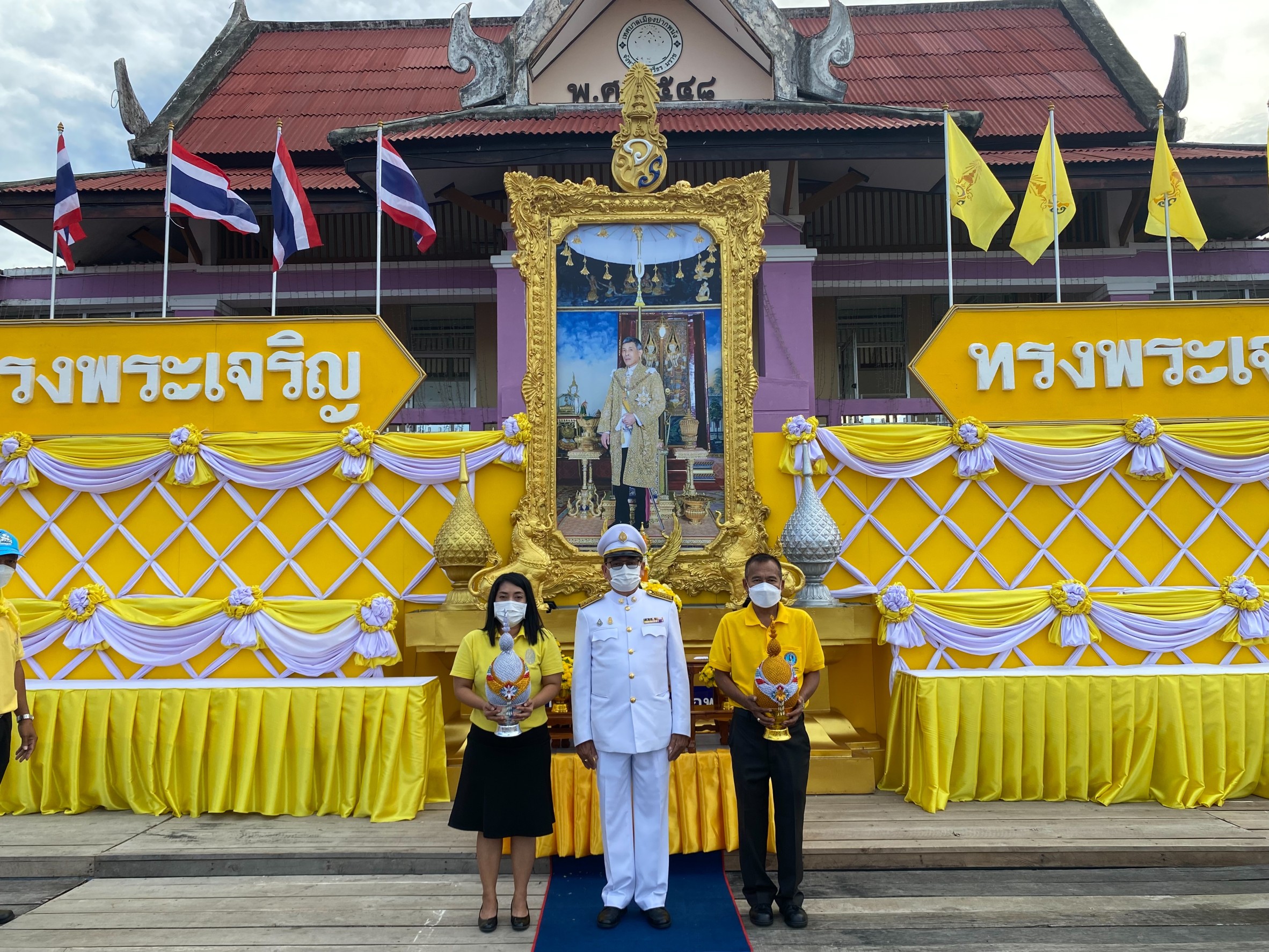 กปภ.สาขาปากพนัง เข้าร่วมพิธีถวายเครื่องราชสักการะและวางพานพุ่ม และพิธีจุดเทียนถวายพระพรชัยมงคล เนื่องในวันเฉลิมพระชนมพรรษา พระบาทสมเด็จพระเจ้าอยู่หัว ในวันพฤหัสบดี ที่ 28 กรกฎาคม 2565