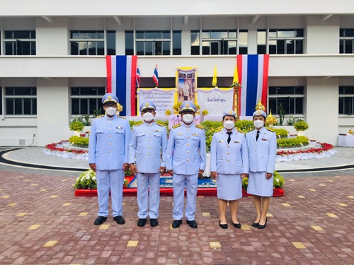 การประปาส่วนภูมิภาคสาขาลำพูน โดย นายพรพจน์ ฑีฆายุ ผู้จัดการการประปาส่วนภูมิภาคสาขาลำพูน มอบหมายให้ หัวหน้างาน และพนักงานในสังกัดเข้าร่วมกิจกรรม ในพิธีถวายสัตย์ปฏิญาณการเป็นข้าราชการที่ดีและพลังของแผ่นดิน พิธีถวายเครื่องราชสักการะและวางพานพุ่ม และพิธีจุดเทียนถวายพระพรชัยมงคล เนื่องในโอกาสวันเฉลิมพระชนมพรรษาพระบาทสมเด็จพระเจ้าอยู่หัว 28 กรกฎาคม 2565 ณ ลานศาลากลางจังหวัดลำพูน ต.ศรีบัวบาน อ.เมือง จ.ลำพูน