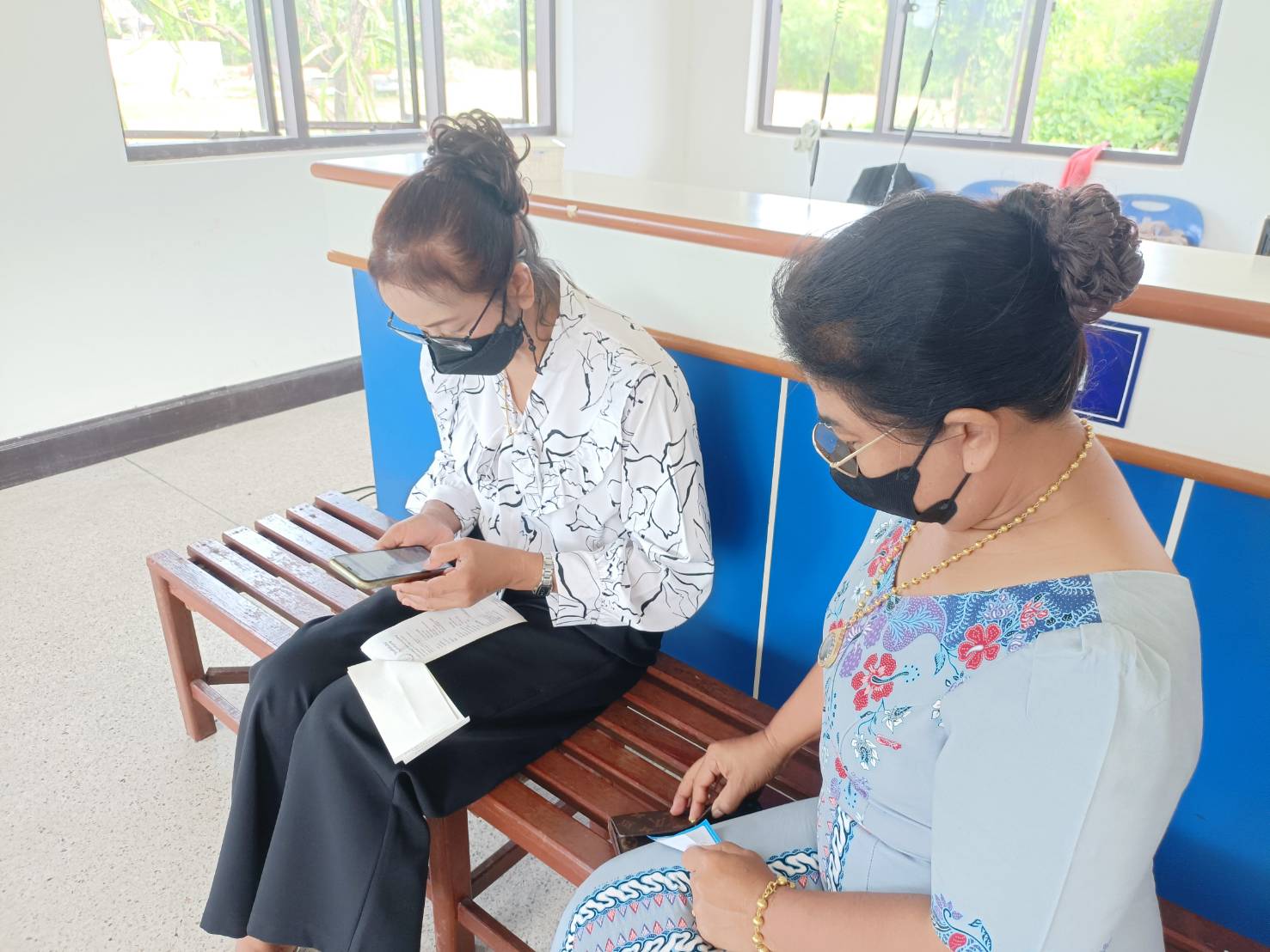 การประปาส่วนภูมิภาคสาขากาญจนดิษฐ์ ภายใต้การบริหารของนายสุรพงศ์ สมหวัง ผู้จัดการการประปาส่วนภูมิภาคสาขากาญจนดิษฐ์ มอบหมายงานจัดเก็บรายได้ พร้อมพนักงานในสังกัด ให้การแนะนำการใช้ PWA Mobile Application" จะจ่าย จะแจ้ง แอปเดียวจบ! ดาวน์โหลดฟรีไม่มีค่าใช้จ่าย แอปพลิเคชั่นเพื่ออำนวยความสะดวกให้แก่ผู้ใช้น้ำของ กปภ....
