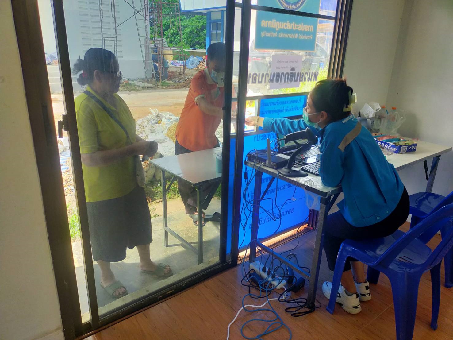 การประปาส่วนภูมิภาคสาขาทุ่งสง ออกรับชำระค่าน้ำประปานอกสถานที่ ณ สถานีผลิตน้ำนาบอน