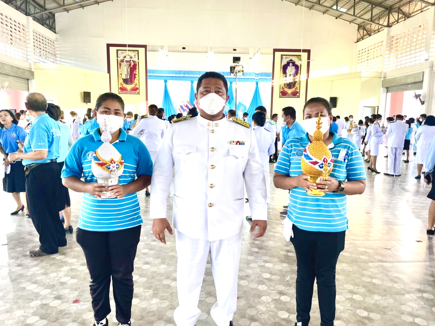 การประปาส่วนภูมิภาคสาขาไชยา ร่วมพิธีถวายเครื่องราชสักการะ วางพานพุ่ม และจุดเทียนถวายพระพรชัยมงคล เนื่องในโอกาสมหามงคลเฉลิมพระชนมพรรษา 90 พรรษา สมเด็จพระนางเจ้าสิริกิติ์พระบรมราชินีนาถ พระบรมราชชนนีพันปีหลวง