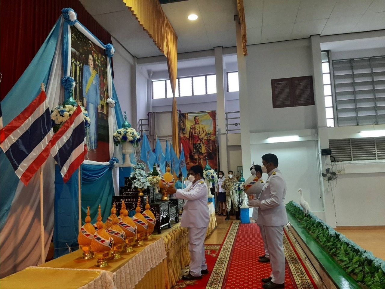กปภ.สาขากุยบุรี ร่วมพิธีถวายเครื่องราชสักการะ วางพานพุ่ม และจุดเทียนชัยถวายพระพรชัยมงคล เนื่องใน วันเฉลิมพระชนมพรรษา 90 พรรษา 12 สิงหาคม 2565 สมเด็จพระนางเจ้าสิริกิติ์ พระบรมราชินีนาถ พระบรมราชชนนีพันปีหลวง