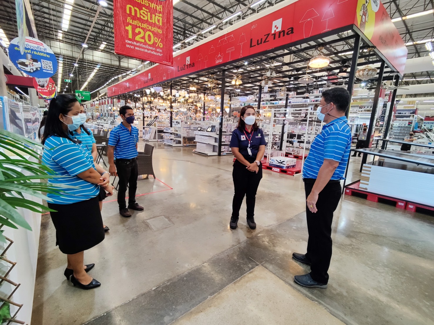 การประปาส่วนภูมิภาคสาขากาญจนดิษฐ์ ลงพื้นที่พบผู้ใช้น้ำรายใหญ่ ภายใต้กิจกรรมมุ่งมั่นเพื่อปวงชน เติมใจให้กันประจำปี 2565 ณ ไทยวัสดุก่อสร้าง กาญจนดิษฐ์ อำเภอกาญจนดิษฐ์ จังหวัดสุราษฎร์ธานี