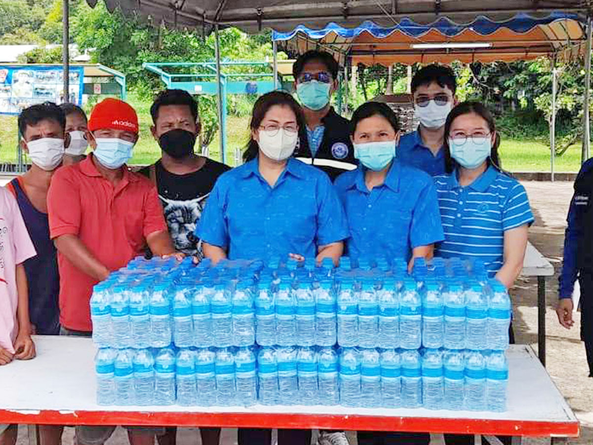 กปภ.สาขาอุบลราชธานี ลงพื้นที่มอบน้ำดื่มบรรจุขวดตราสัญลักษณ์ กปภ. ให้แก่ประชาชนผู้ประสบอุทกภัย ณ ศูนย์พักพิงชั่วคราว