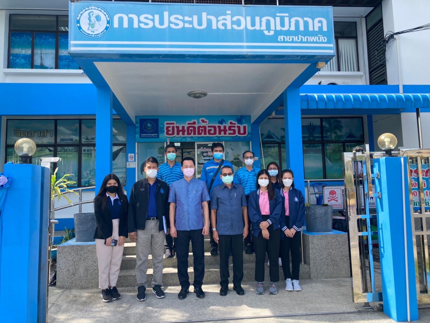 กปภ.สาขาปากพนัง ให้การต้อนรับ คณะทำงานสำนักงานทรัพยากรน้ำแห่งชาติ ลงพื้นที่ดูงานและประเมินผลโครงการก่อสร้างสระเก็บน้ำดิบ ณ กปภ.สาขาปากพนัง