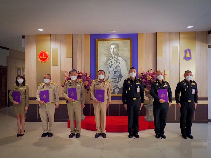 ผจก.กปภ.สาขาสมุทรสาคร เข้ารับพิธีประดับ "เข็มบุรฉัตร"