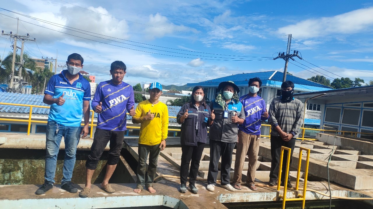 กปภ.สาขากาญจนบุรี ล้างถังตกตะกอนโรงกรองน้ำ ประจำเดือน กันยายน 2565
