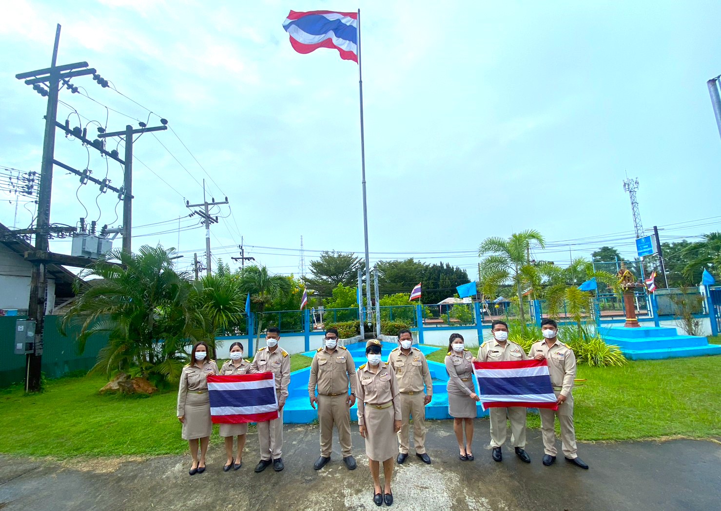 กปภ.สาขาไชยา ร่วมจัดกิจกรรมเคารพธงชาติและร้องเพลงชาติไทย เนื่องในวันพระราชทานธงชาติไทย