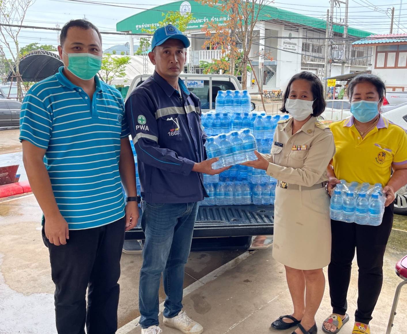 กปภ.สาขาพิษณุโลก มอบน้ำดื่มบรรจุขวดตราสัญลักษณ์ กปภ.