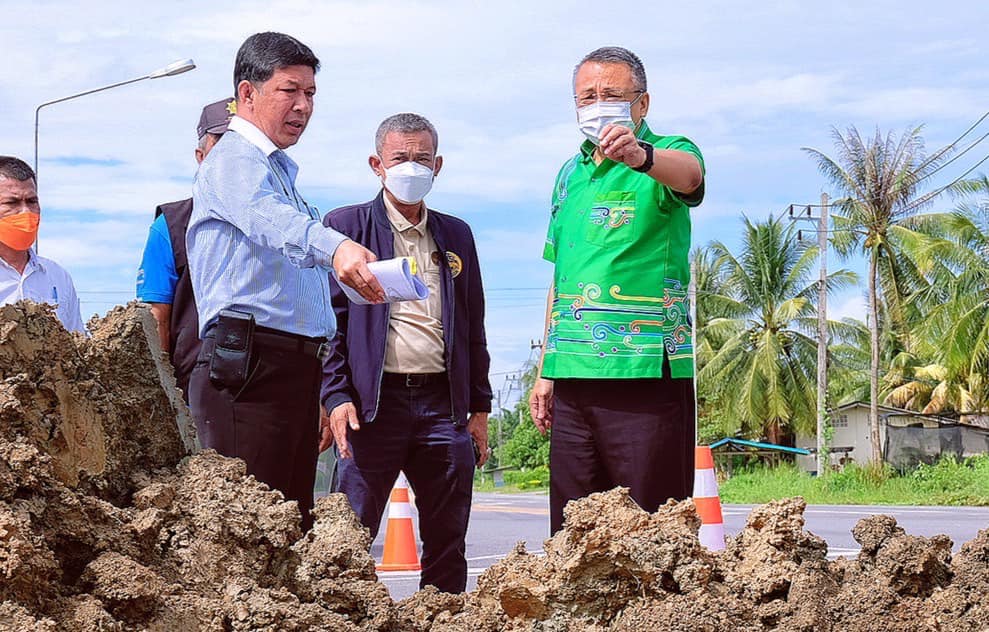 ผู้ว่าราชการจังหวัดสุราษฎร์ธานี ลงพื้นที่ติดตามความคืบหน้าการขยายเขตบริการน้ำประปา ของการประปาส่วนภูมิภาคสาขากาญจนดิษฐ์ พื้นที่ตำบลพลายวาส อำเภอกาญจนดิษฐ์ ระยะทาง 5.2 กิโลเมตร เพื่อให้บริการประชาชนตลอดแนวท่อ และเรือนจำชั่วคราวทุ่งเขน