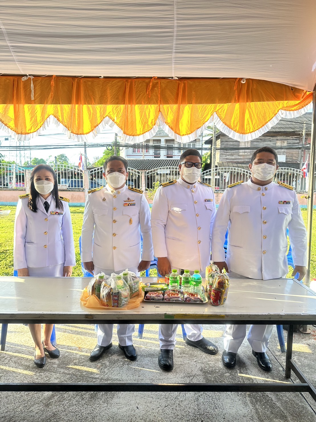 การประปาส่วนภูมิภาคสาขาไชยา เข้าร่วมพิธีทำบุญตักบาตรถวายเป็นพระราชกุศล และพิธีวางพวงมาลา