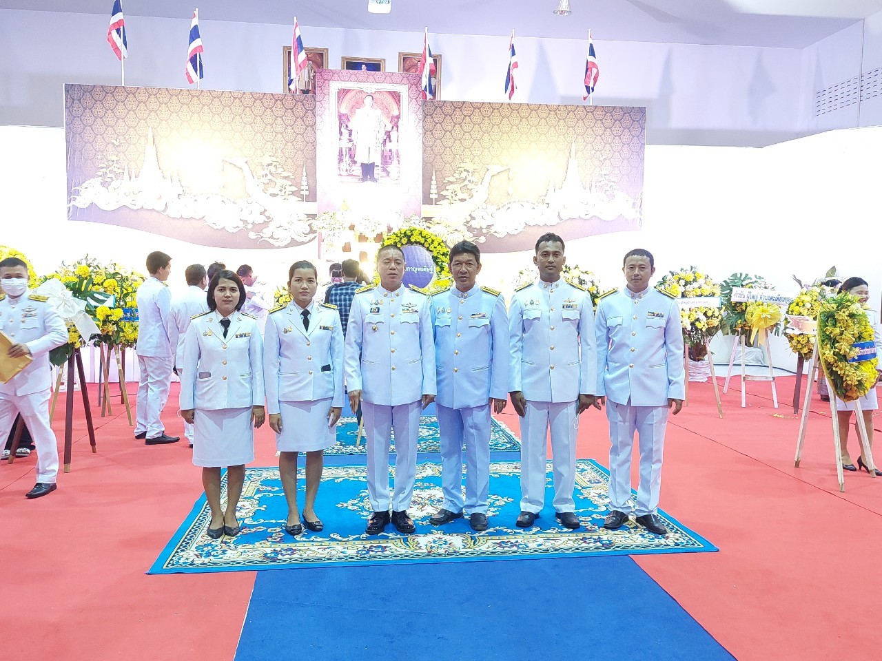 การประปาส่วนภูมิภาคสาขากาญจนดิษฐ์ ร่วมพิธีวางพวงมาลาเพื่อน้อมรำลึก ในพระมหากรุณาธิคุณ พระบาทสมเด็จพระบรมชนกาธิเบศรมหาภูมิพลอดุลยเดชมหาราชบรมนาถบพิตรเนื่องในวัน คล้ายวันสวรรคต