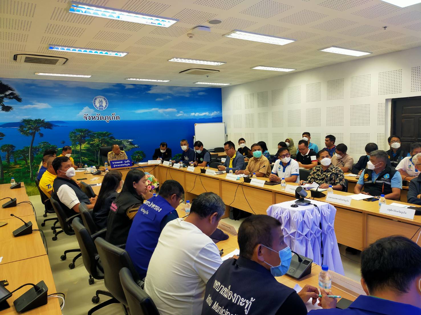 กปภ.สาขาเก็ต ร่วมประชุมหารือแนวทางการซ่อมแซมถนนทางขึ้นเขาป่าตองซึ่งได้รับผลกระทบจากภาวะฝนตกหนักจนเกิดเป็นสไลด์