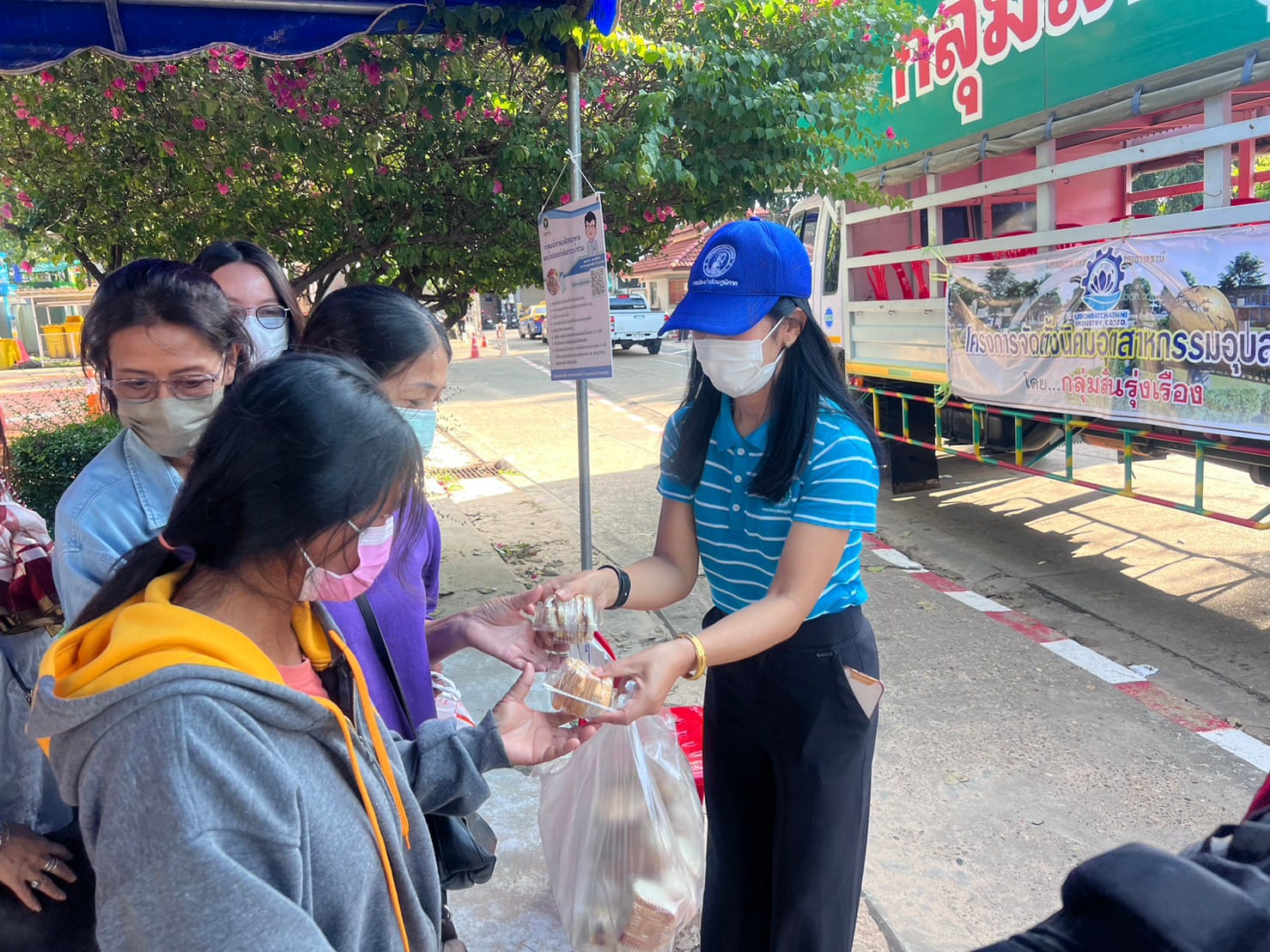 กปภ. เขต 8 มอบอาหารและน้ำดื่ม ส่งกำลังใจแก่ผู้ประสบอุทกภัย 2565