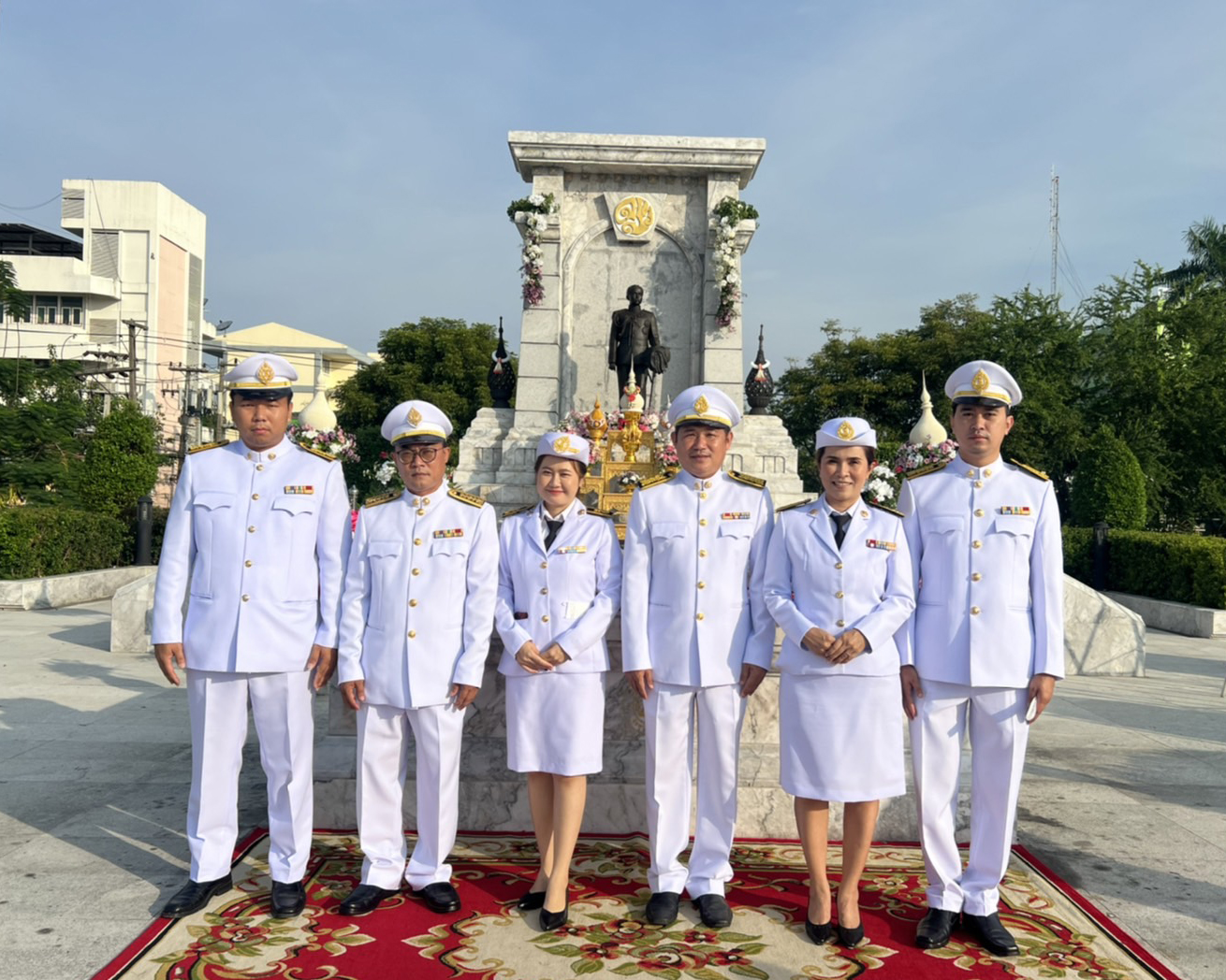 กปภ.สาขาธัญบุรี เข้าร่วมพิธีวางพวงมาลา น้อมรำลึกเนื่องในวันคล้ายวันสวรรคตพระบาทสมเด็จพระจุลจอมเกล้าเจ้าอยู่หัว รัชกาลที่ 5 วันปิยมหาราช