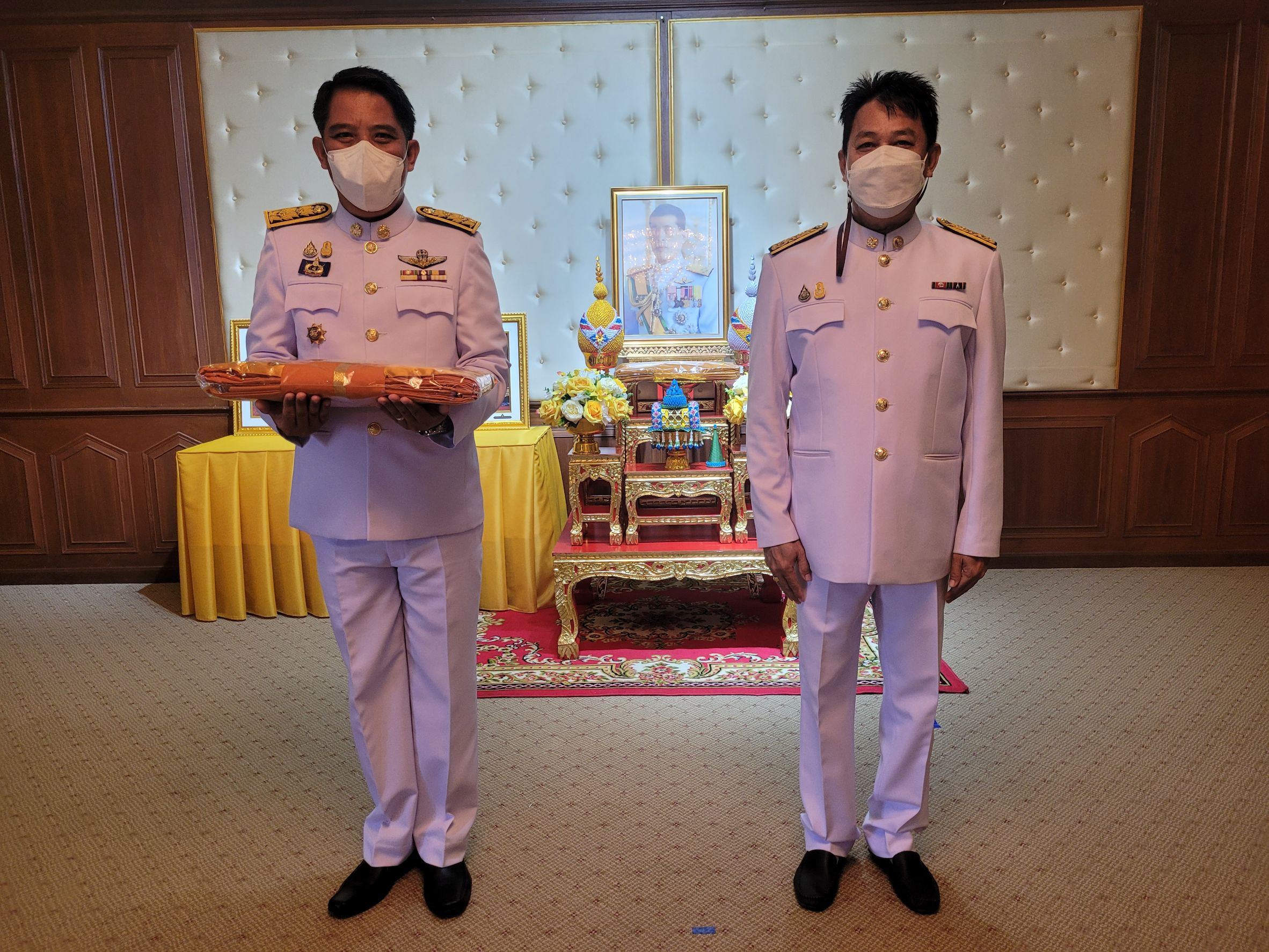 กปภ.สาขากำแพงเพชร เข้าร่วมพิธีรับมอบสเปรย์แอลกฮอล์พระราชทาน และผ้าไตรให้กับนายอำเภอ