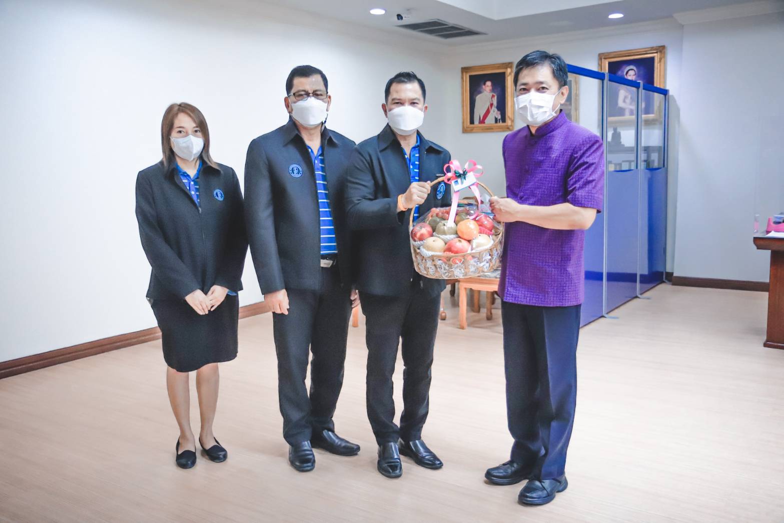 ผจก.กปภ.สาขาประจวบคีรีขันธ์ และ ผจก.กปภ.สาขากุยบุรี เข้าพบผู้ว่าราชการจังหวัดประจวบคีรีขันธ์ เพื่อรายงานตัวเนื่องในโอกาสที่ย้ายมาดำรงตำแหน่งใหม่