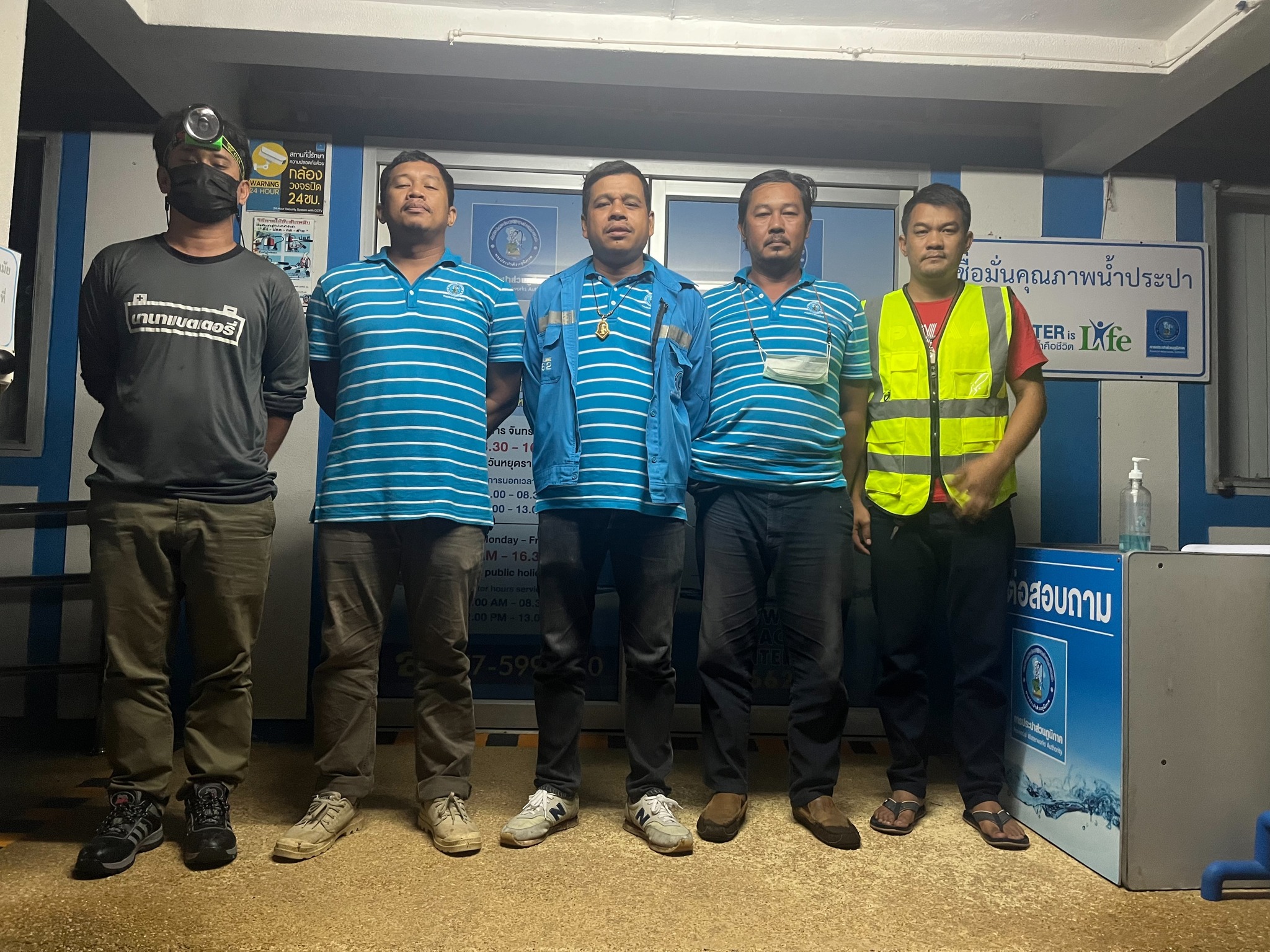 การประปาส่วนภูมิภาคสาขาท่าแซะ ลงพื้นที่ดำเนินการตามแผนลดน้ำสูญเสีย​ บริเวณเขตพื้นที่แม่ข่ายท่าแซะ (ชุมชนเนินสันติ) ต.ท่าแซะ จ.ชุมพร