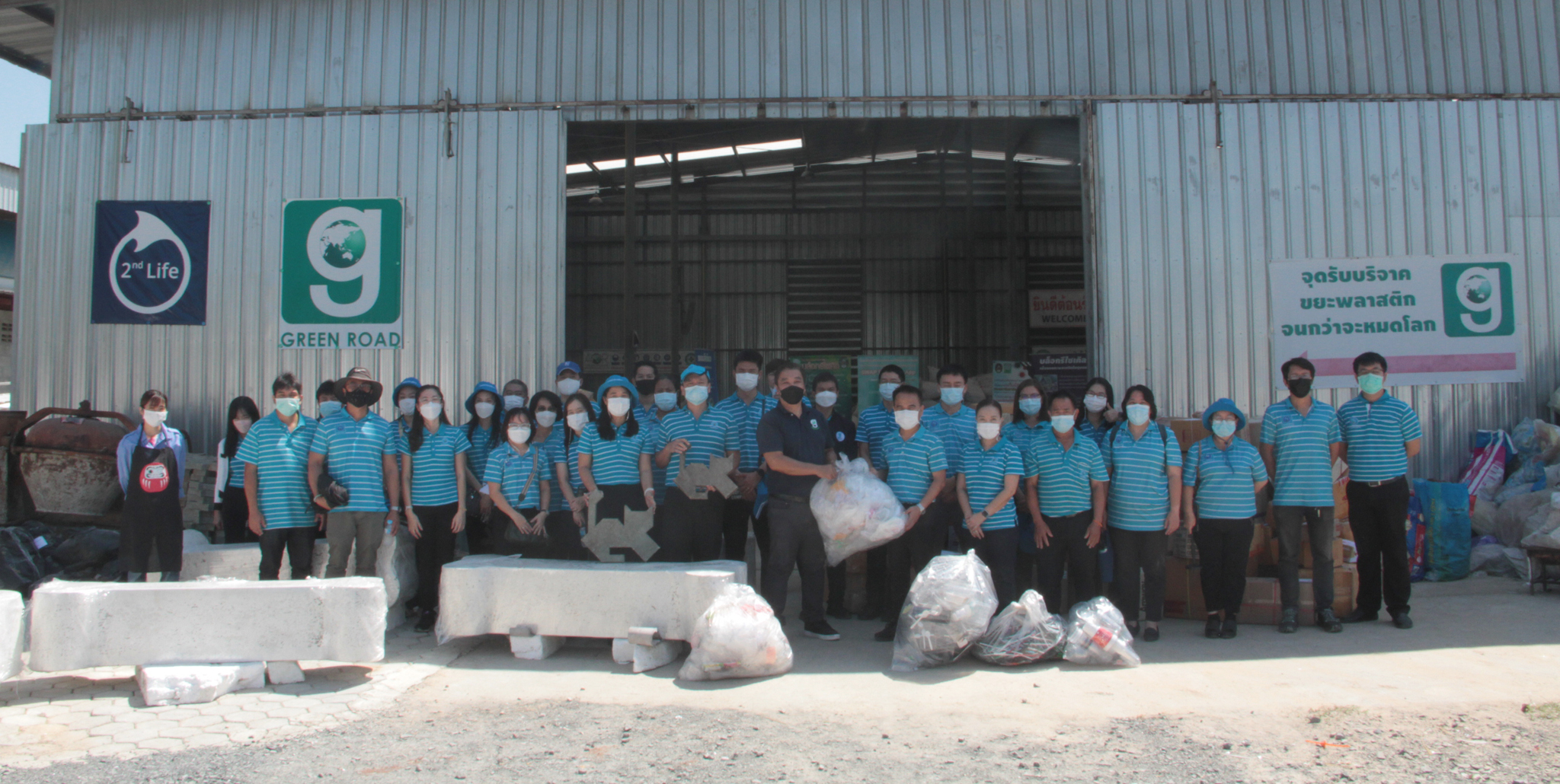 กปภ.ข.9 จัดกิจกรรมบริจาคขยะให้โครงการ Green Road เพื่อช่วยลดปัญหาขยะพลาสติกที่มีจำนวนมาก โดยจะนำไป Recycle ทำเป็นบล็อกปูถนน โต๊ะ เก้าอี้ สำหรับไปปูในลานกิจกรรมในพื้นที่สาธารณะต่าง ๆ ตามแผนดำเนินองค์กรคุณธรรม ของ กปภ.ข.9 รวมทั้งเยี่ยมชมและดูขั้นตอนการดำเนินงาน ณ โรงงานของโครงการ Green Road