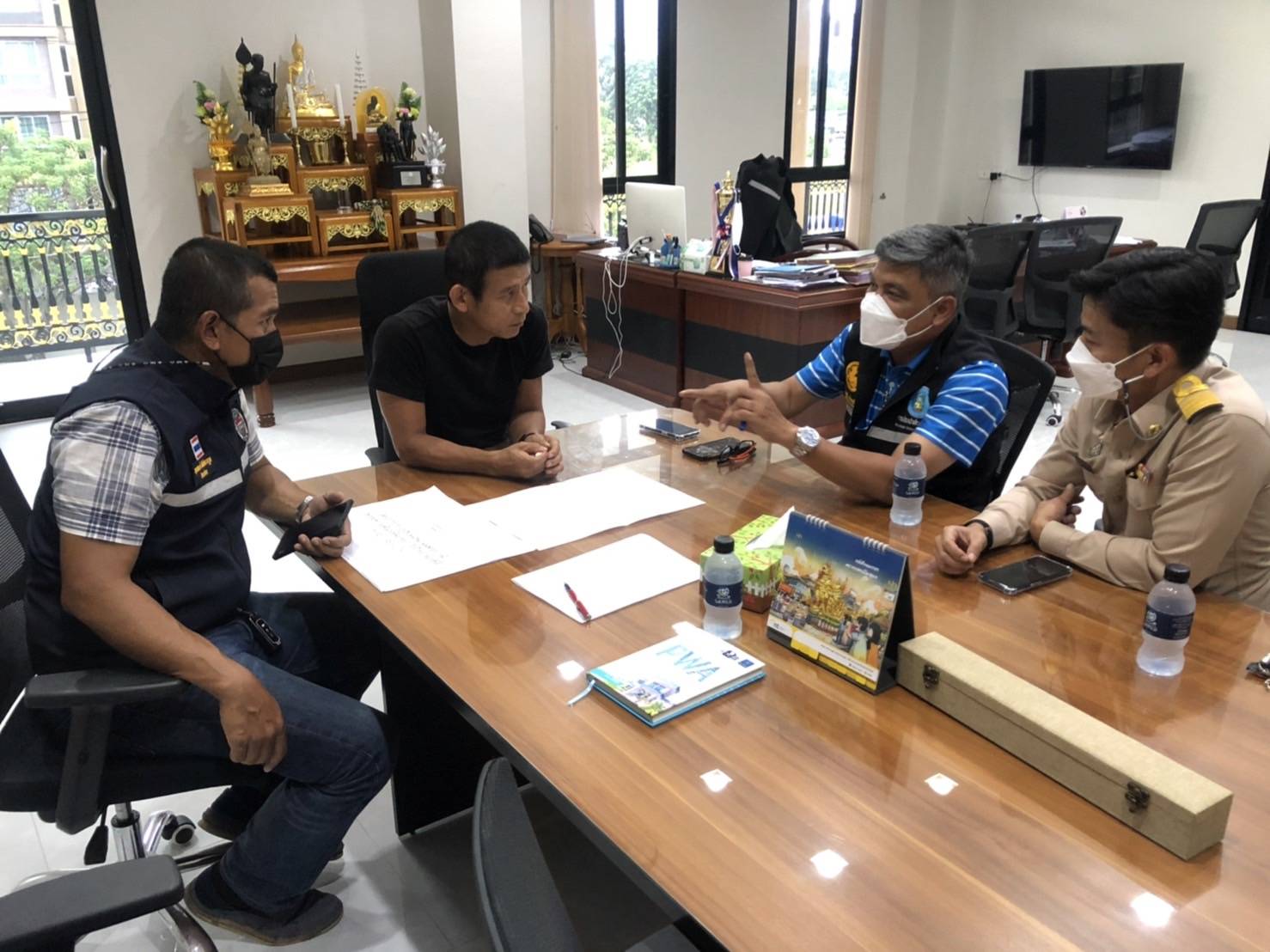 กปภ.สาขาภูเก็ต เข้าพบท่านนายกเทศมนตรีเมืองกะทู้ เพื่อปรึกษาแนวทางการออกแบบวางท่อส่งน้ำ
