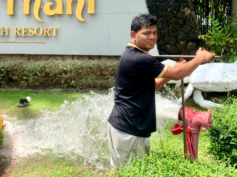 การประปาส่วนภูมิภาคสาขากระบี่ ดำเนินการตามแผนงานบริการและควบคุมน้ำสูญเสีย โบล์วน้ำเพื่อระบายตะกอนในเส้นท่อ