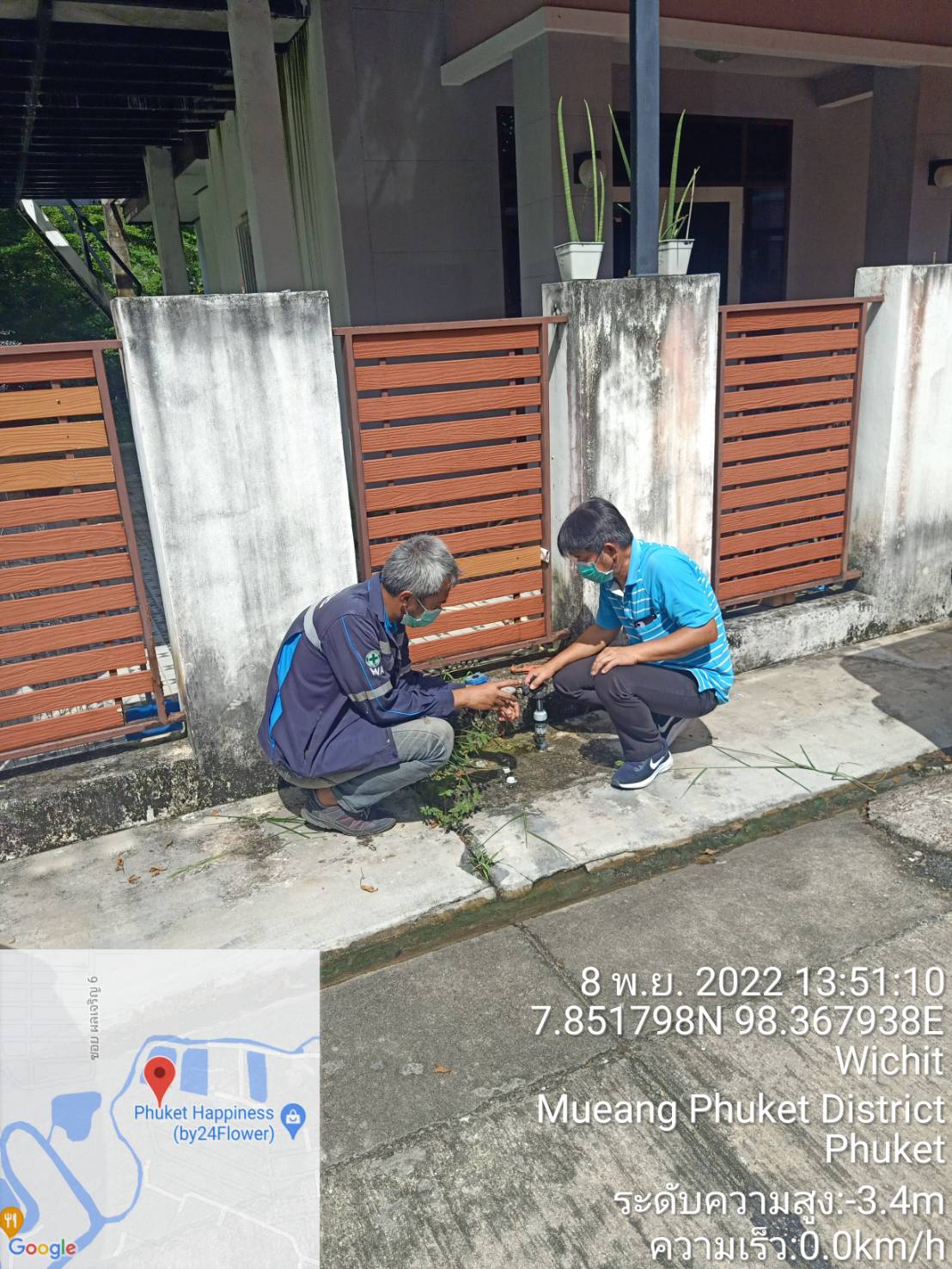กปภ.สาขาภูเก็ต ลงพื้นที่บริเวณหมู่บ้านพนาสนธิ์ วิลล่าบ่อแร่ ต.วิชิต อ.เมือง เพื่อตรวจสอบและควบคุมคุณภาพน้ำ รวมถึงปริมาณน้ำที่จ่ายให้ลูกค้า