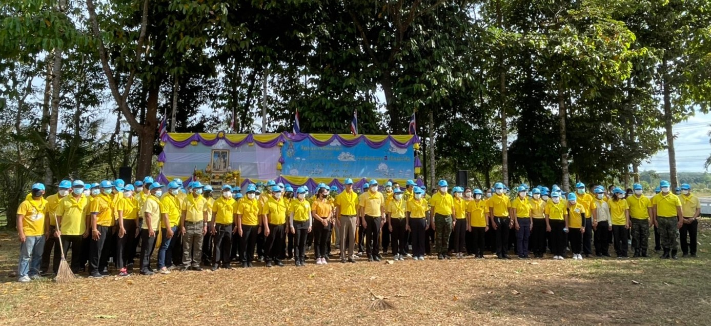 กปภ.สาขาขลุง เข้าร่วมกิจกรรมจิตอาสาพัฒนาสถานที่สาธารณะปรับภูมิทัศน์ ทำความสะอาดและจัดเก็บขยะเนื่องในวันคล้ายวันสวรรคตพระบาทสมเด็จพระมงกุฎเกล้าเจ้าอยู่หัว