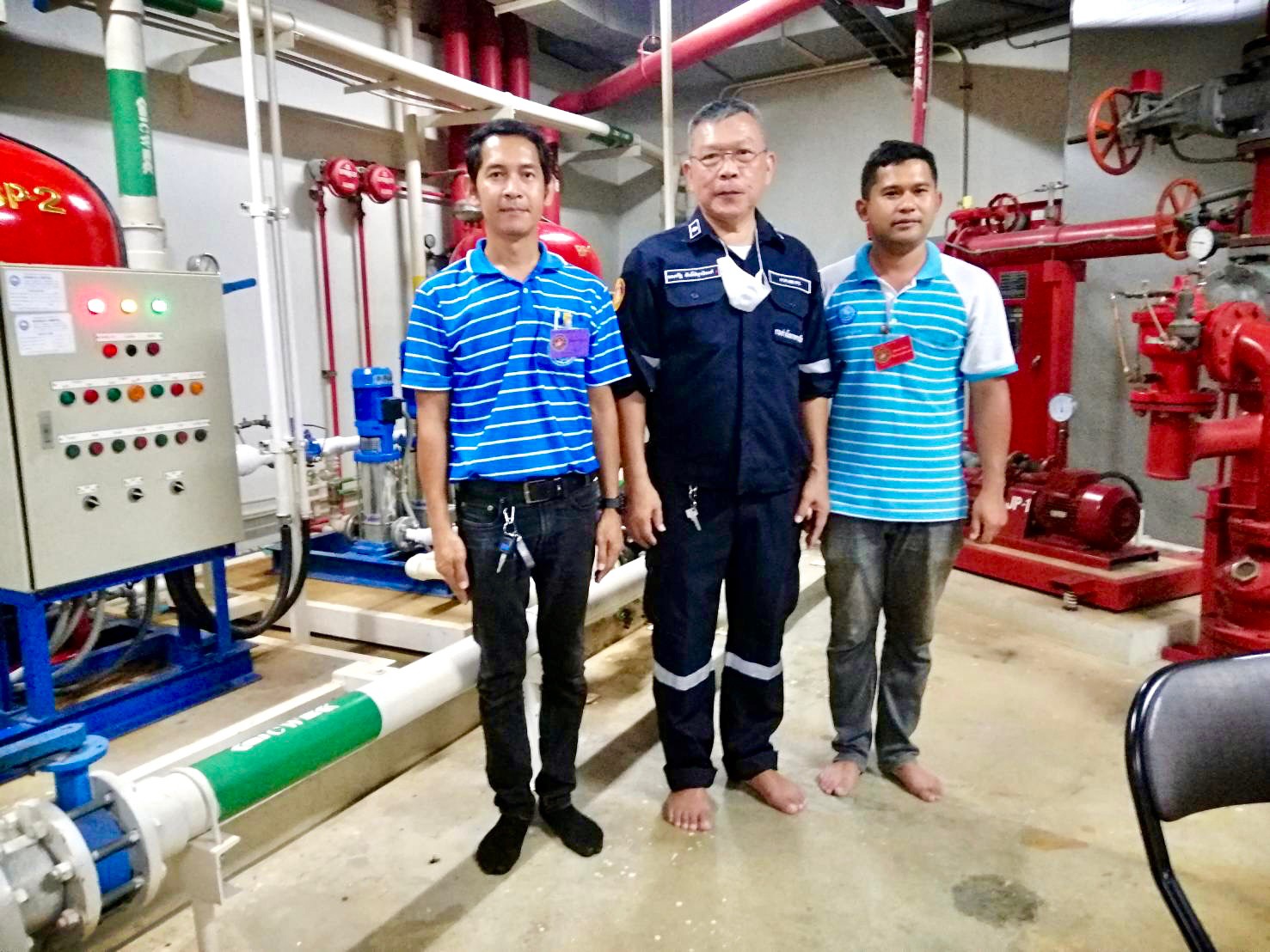 การประปาส่วนภูมิภาคสาขากระบี่ ส่งเจ้าหน้าที่ตรวจสอบมาตรวัดน้ำ ดูแลระบบประปาและระบบสูบน้ำ อาคารเรือนรับรองที่ประทับแหลมหางนาค กรมทหารราบที่ 2 กองพลนาวิกโยธิน