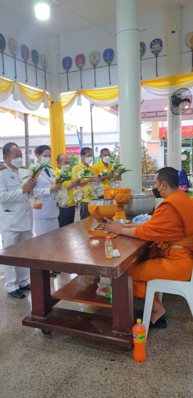 กปภ.สาขาสามพราน ร่วมพิธี ทำบุญตักบาตรถวายพระราชกุศล,พิธีวางพานพุ่มดอกไม้และพิธีถวายบังคม" เนื่องในวันคล้ายวันพระบรมราชสมภพ พระบาทสมเด็จพระบรมชนกาธิเบศร มหาภูมิพลอดุลยเดชมหาราช บรมนาถบพิตร วันชาติ และวันพ่อแห่งชาติ ประจำปี 2565