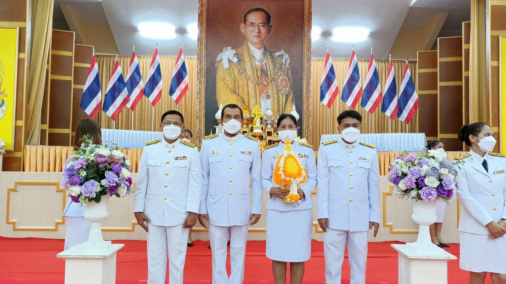 กปภ.สาขาคลองท่อม เข้าร่วมกิจกรรมเนื่องในวันคล้ายวันพระบรมราชสมภพพระบาทสมเด็จพระบรมชนกาธิเบศร มหาภูมิพลอดุลยเดชมหาราช บรมนาถบพิตร วันชาติ และวันพ่อแห่งชาติ 5 ธันวาคม 2565 โดยในเวลา 8.20 น.ได้เข้าร่วมพิธีวางพานพุ่มดอกไม้และถวายบังคม