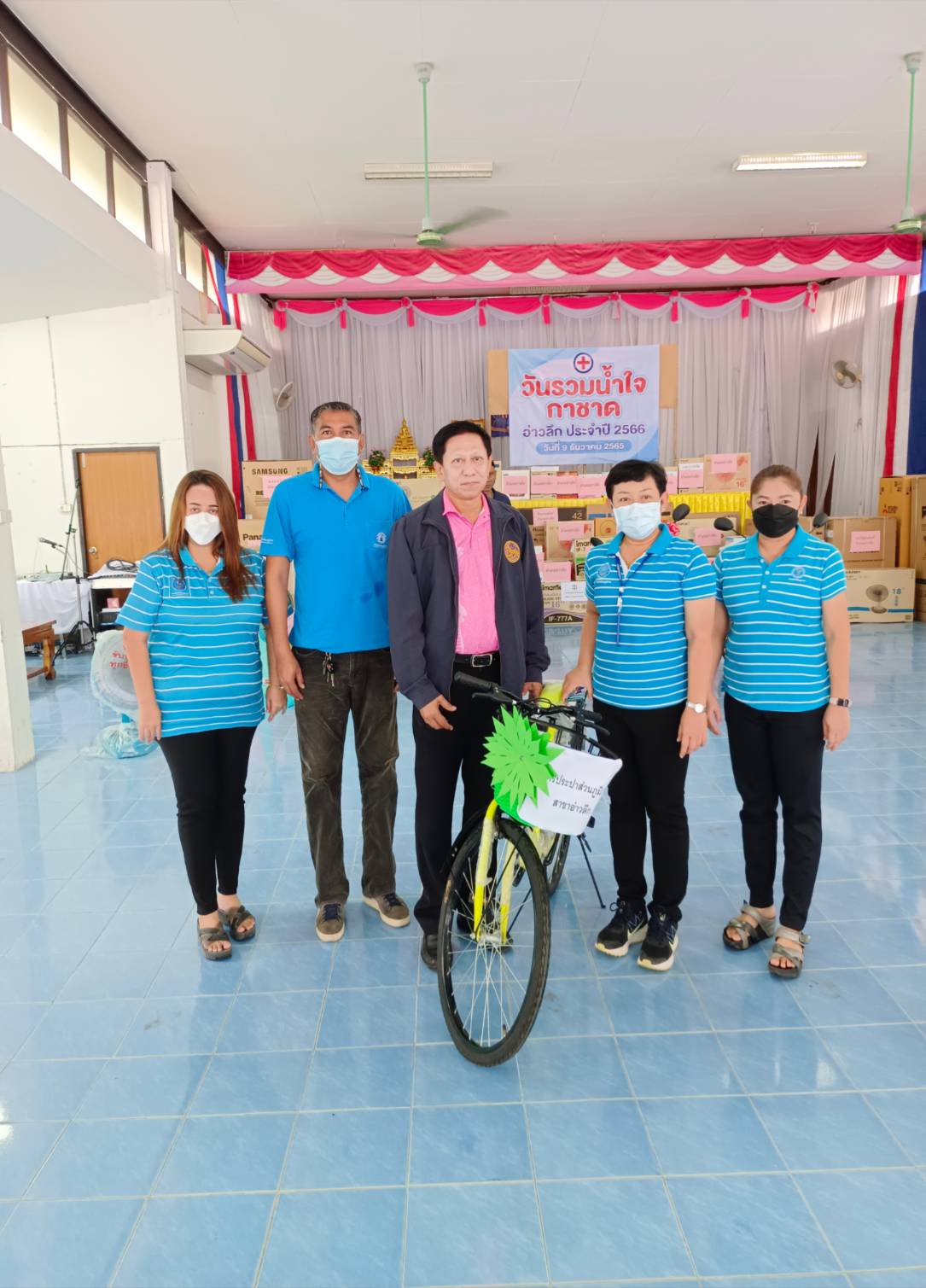 การประปาส่วนภูมิภาคสาขาอ่าวลึกมอบรถจักรยาน สำหรับการสนับสนุนของรางวัลเหล่ากาชาดเนื่องในการจัดงานปีใหม่ และงานกาชาดจังหวัดกระบี่ ประจำปี 2566