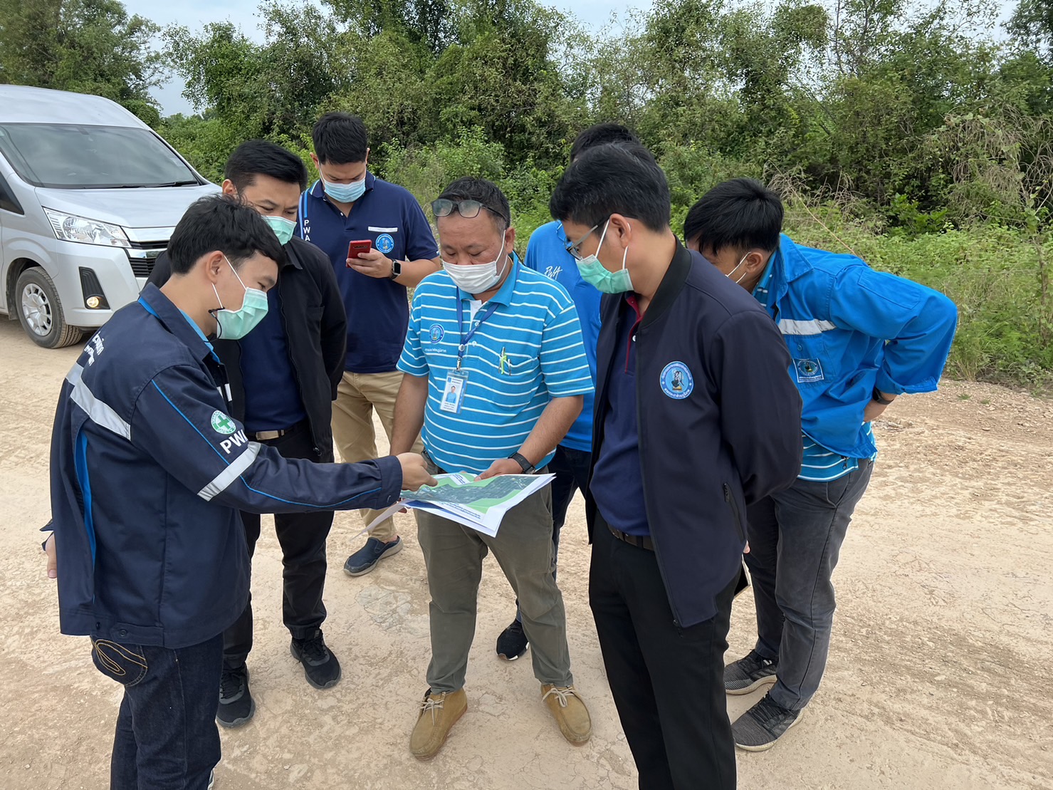 กปภ.สาขาสมุทรสงคราม ร่วมกับ กองแผนกลยุทธ์และวิศวกรรมทรัพยากรน้ำ ฝ่ายทรัพยากรน้ำ ลงพื้นที่สำรวจวางแผนงานก่อสร้างสถานีผลิตจ่ายน้ำประปา บริเวณโครงการแก้มลิงทุ่งหิน