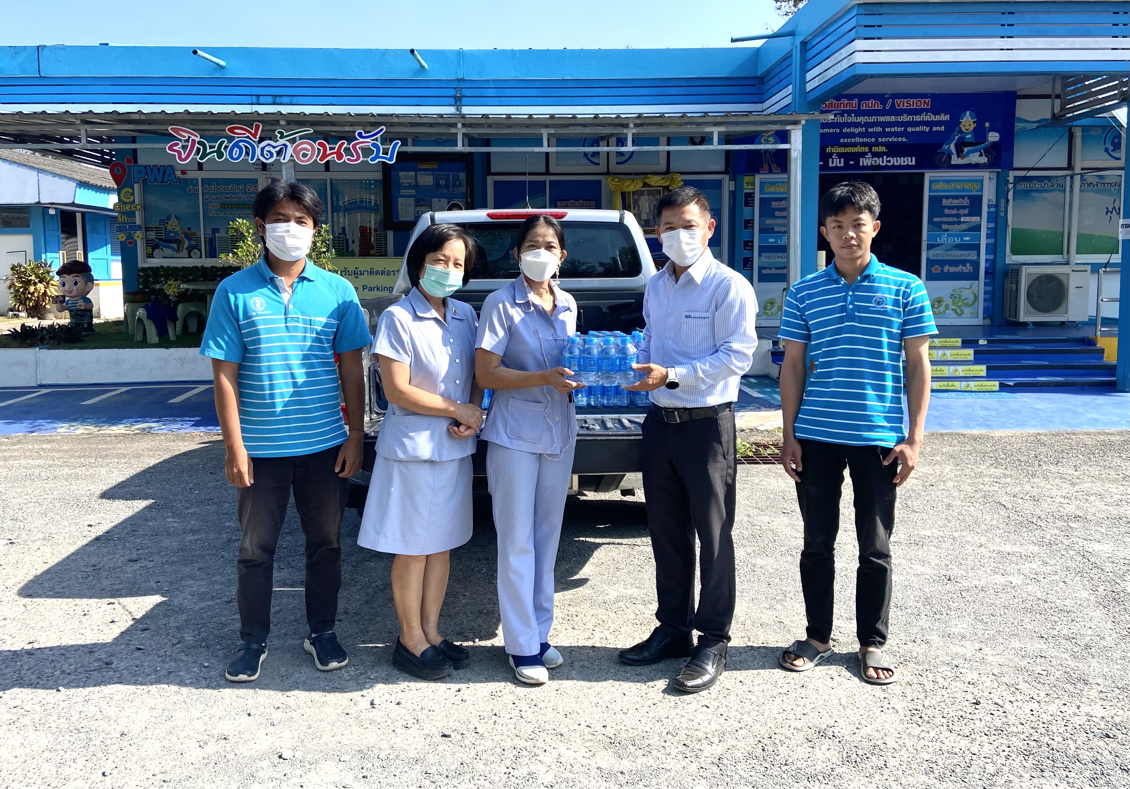 กปภ.สาขาขลุง มอบน้ำดื่มบรรจุขวดตราสัญลักษณ์ กปภ. ให้แก่โรงพยาบาลขลุง