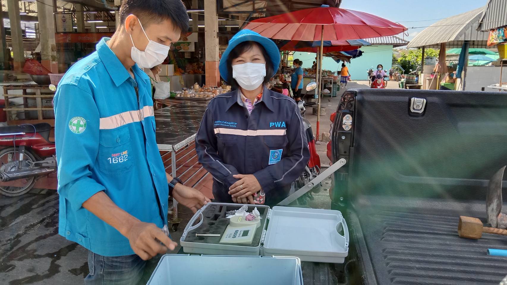 การประปาส่วนภูมิภาคสาขาคลองท่อม ตรวจสอบคุณภาพน้ำ ณ ตลาดสดคลองพน