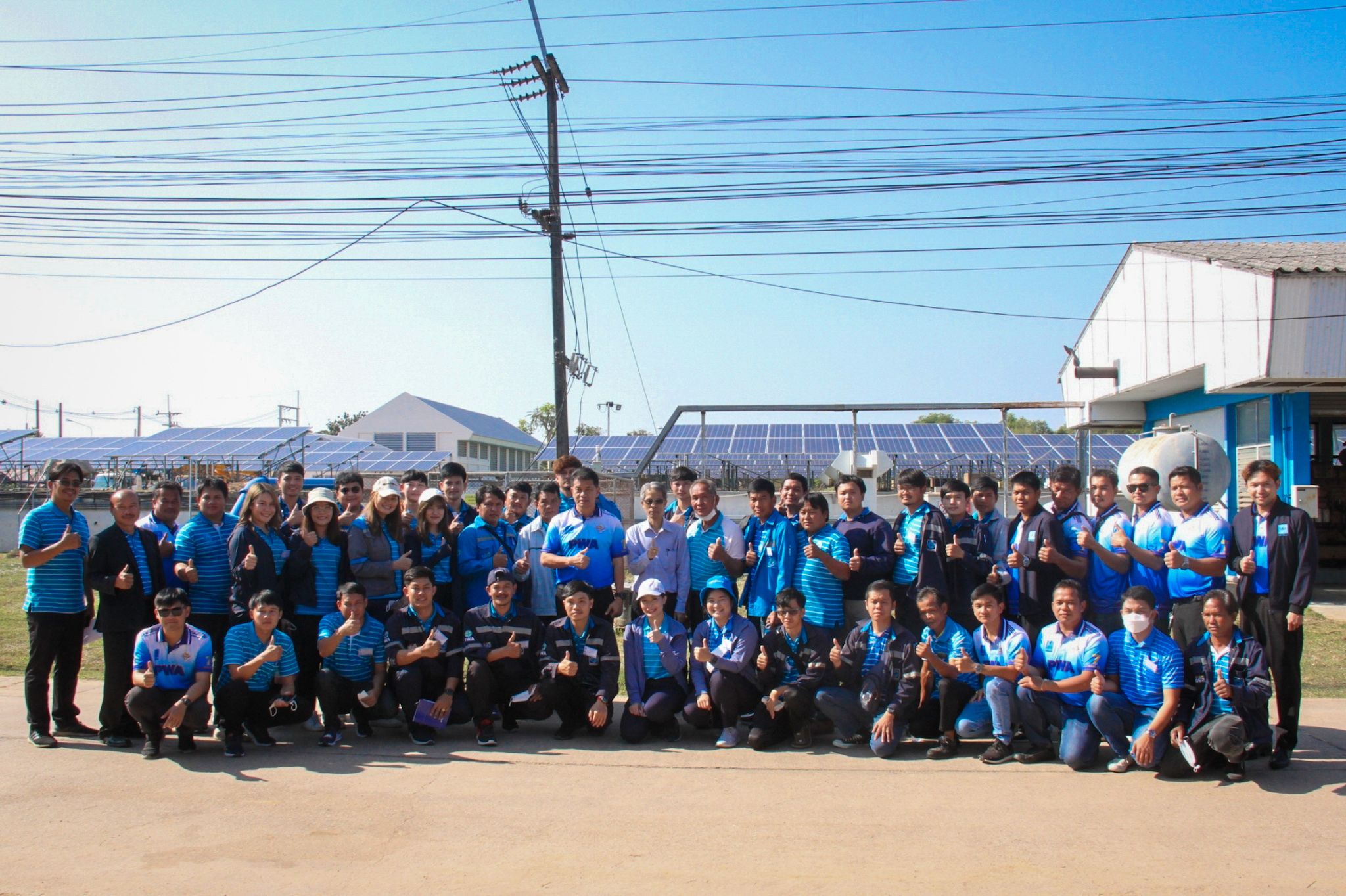 ผู้เข้ารับการอบรมหลักสูตรความรู้พื้นฐานด้านงานผลิต เข้าศึกษาดูงานโครงการระบบผลิตไฟฟ้าจากโซลาเซลล์ Solar Rooftop ณ กปภ.สาขาอุดรธานี