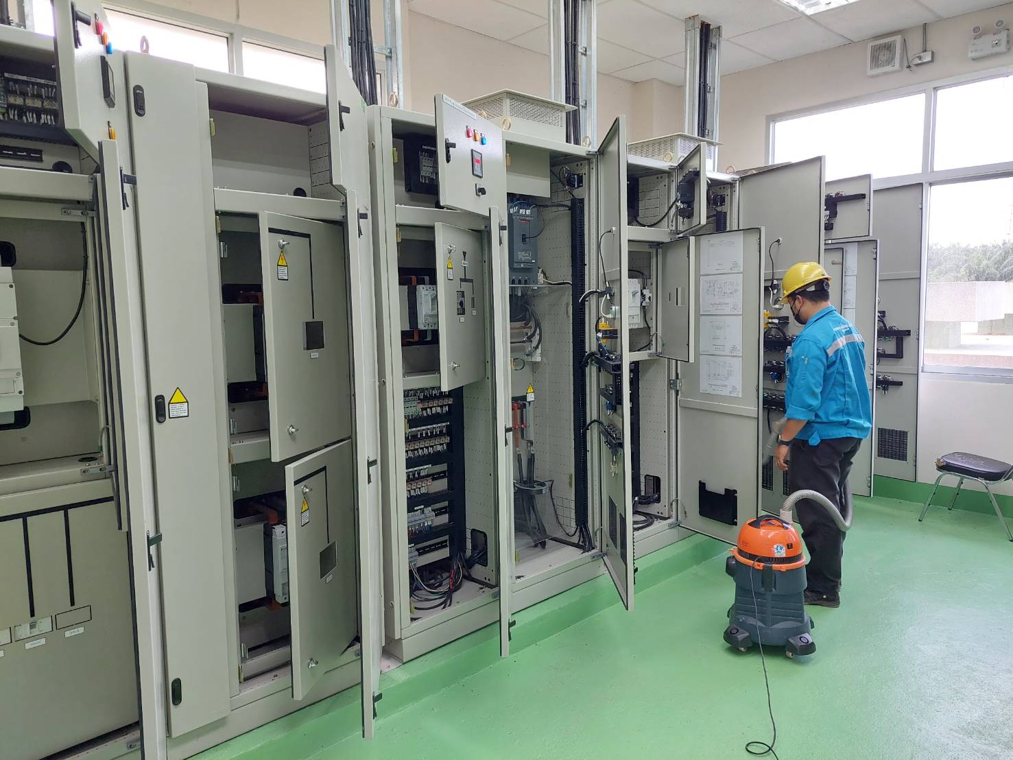 กปภ.สาขากาญจนดิษฐ์ ดำเนินการบำรุงรักษาเชิงป้องกัน Preventive Maintenance (PM) ตามแผน ประจำเดือน ธันวาคม 2565 ตรวจเช็ค/ซ่อมบำรุงตู้คอนโทรล และบันทึกระบบฐานข้อมูลเครื่องจักร/อุปกรณ์ระบบผลิต
